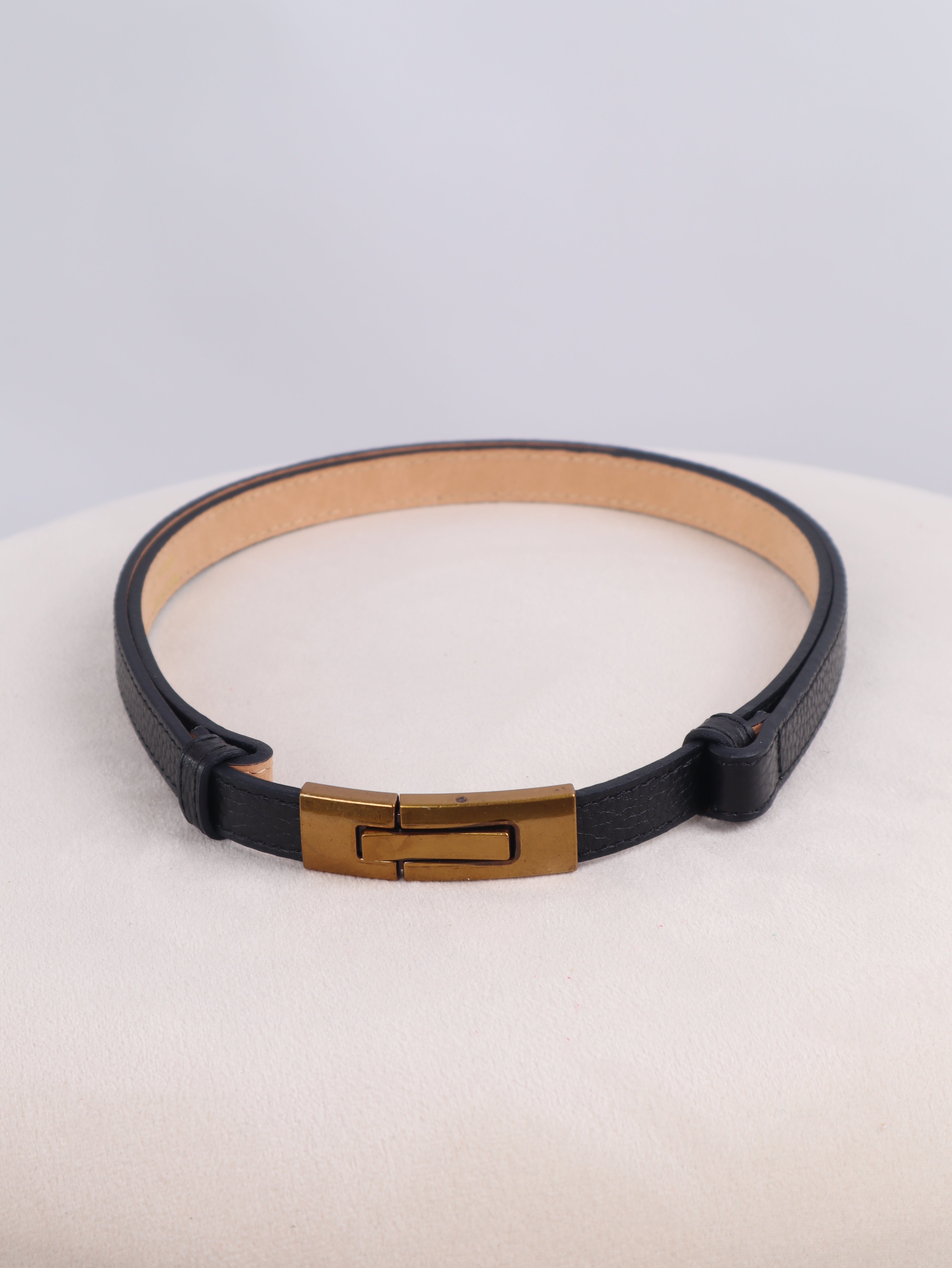 Echtleder-Stretchgürtel mit Mattgold-Schließe