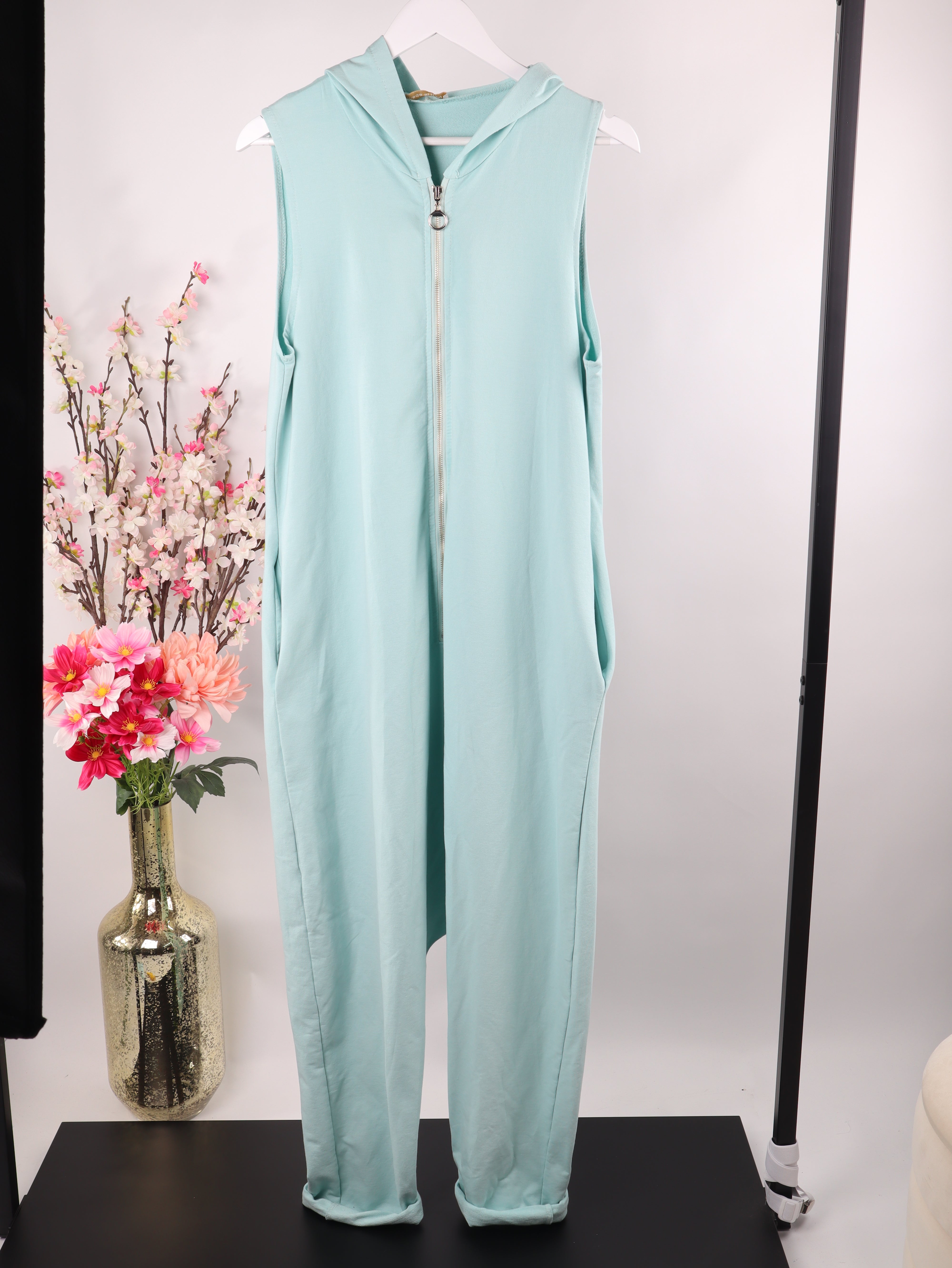 Ärmelloser Kapuzen-Jumpsuit