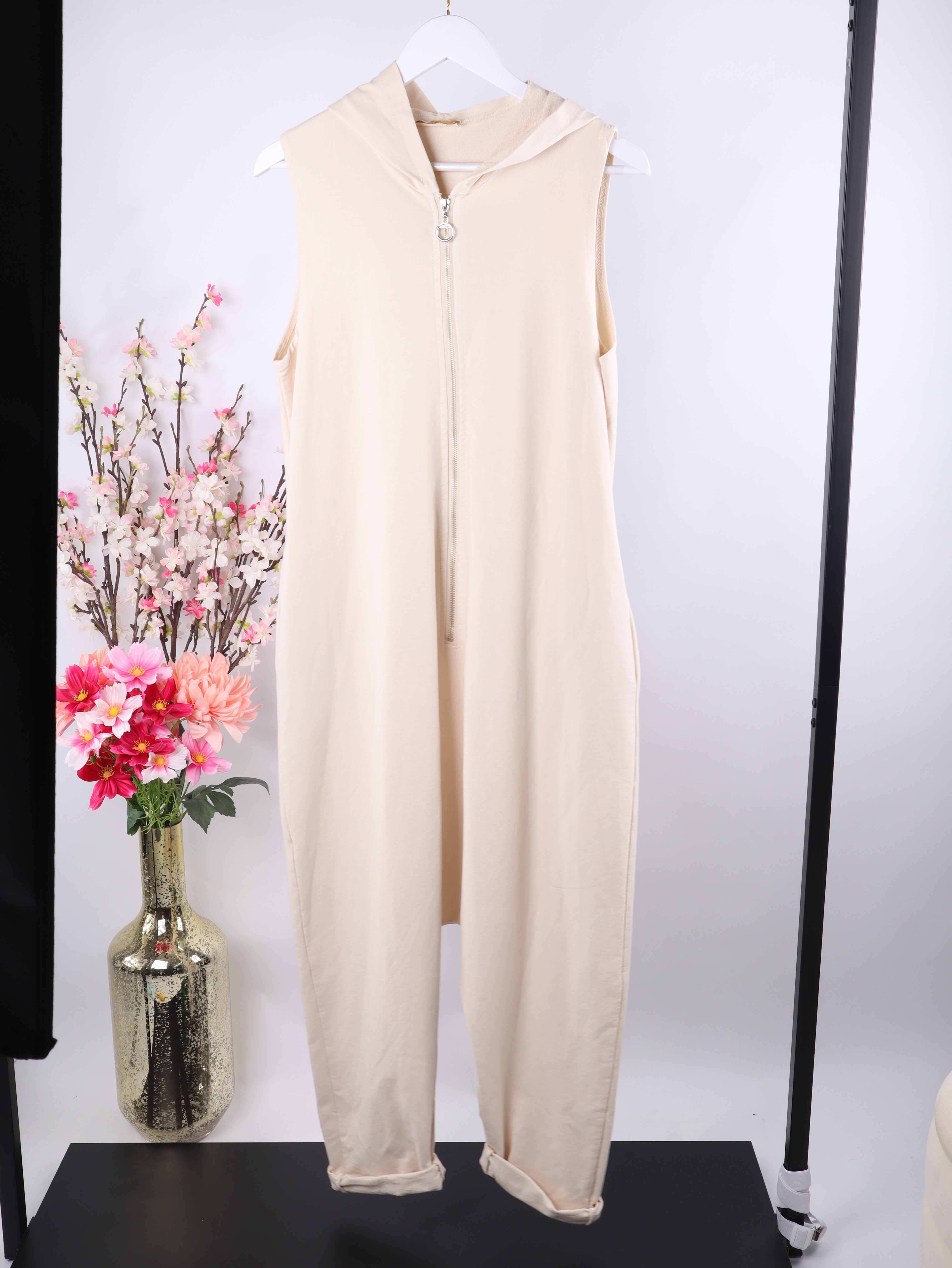 Ärmelloser Kapuzen-Jumpsuit