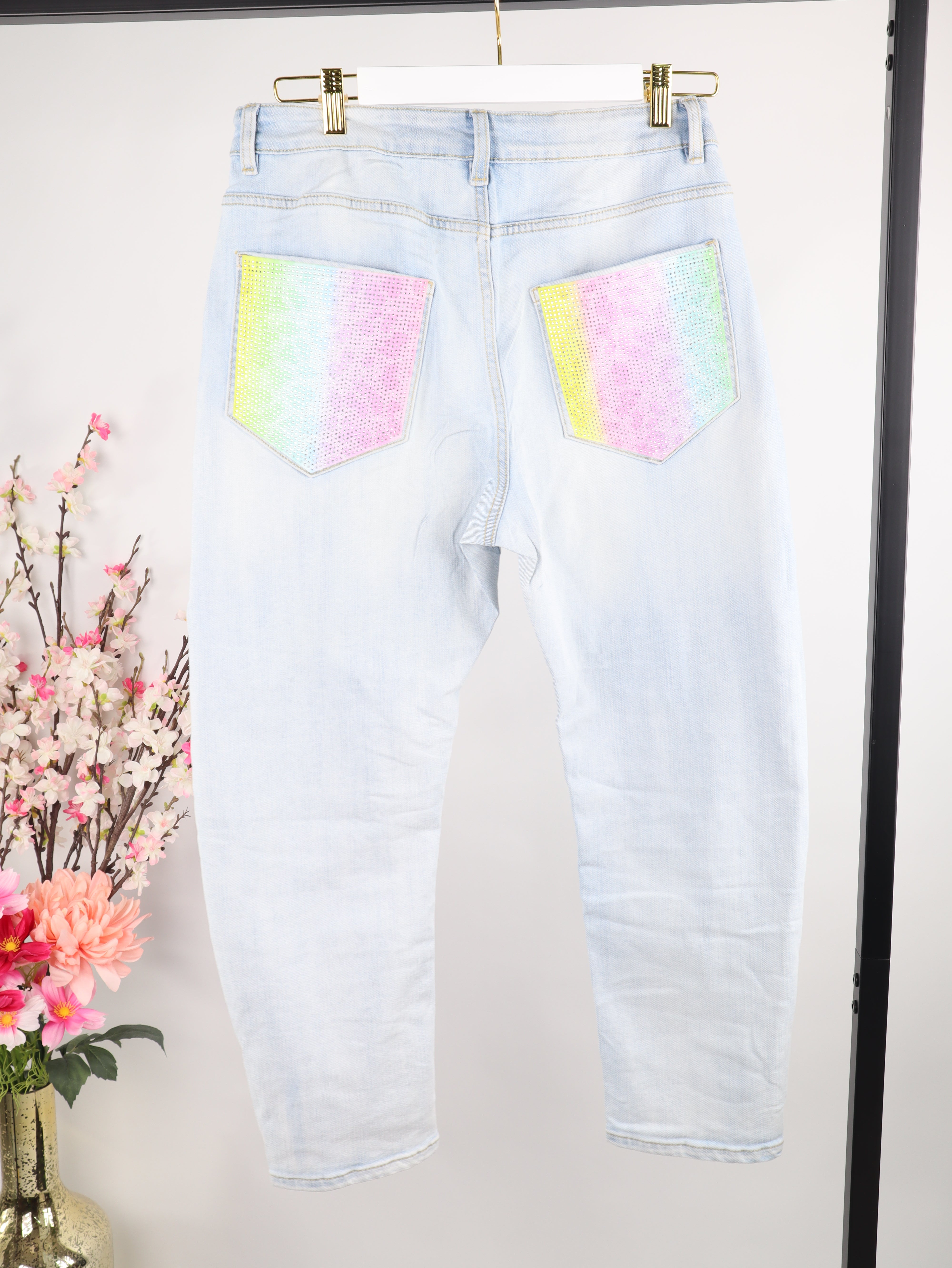 Sexy Woman Jeans mit Regenbogen-Strass