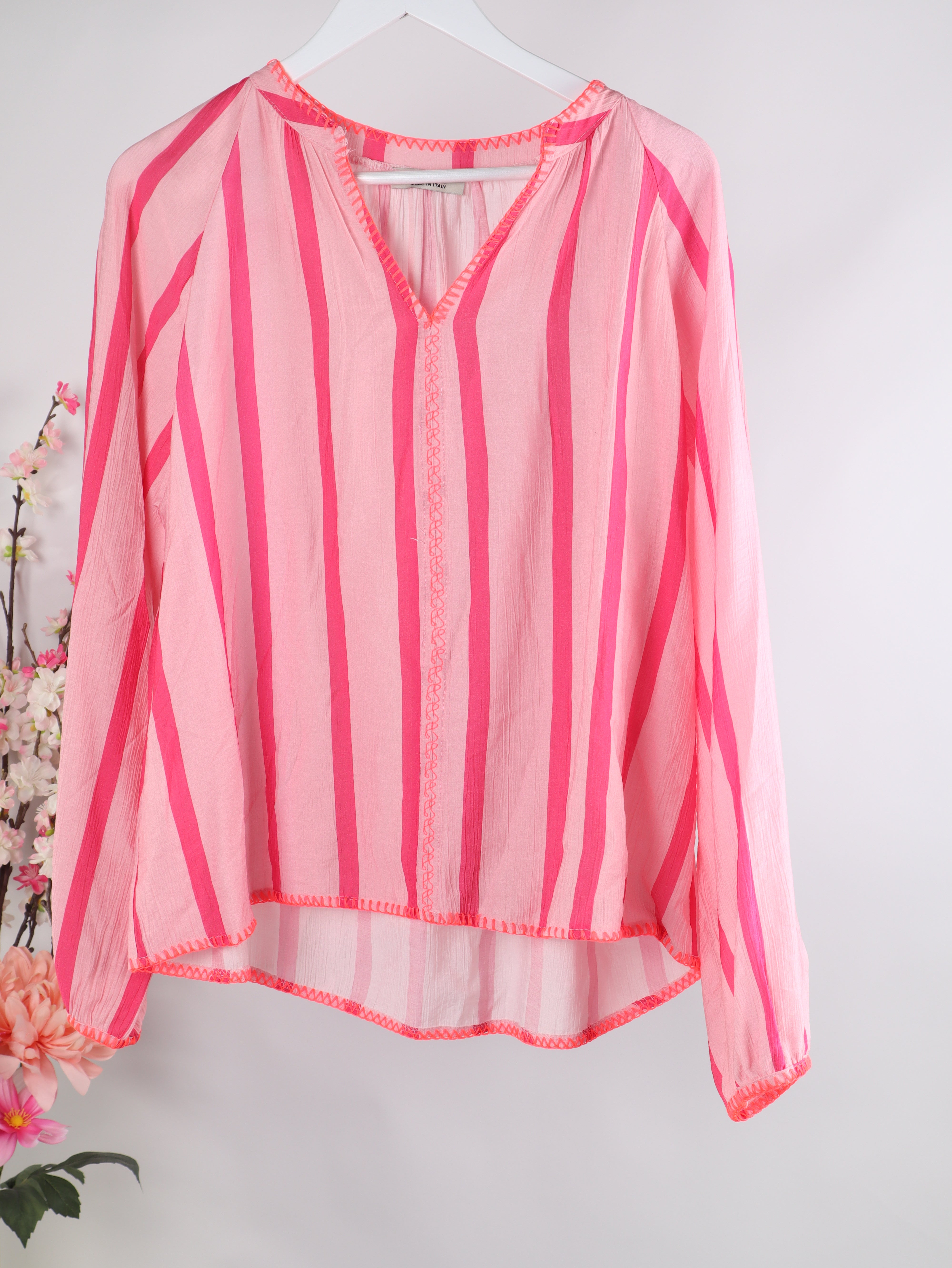 Viskose Bluse mit Neon Nähten