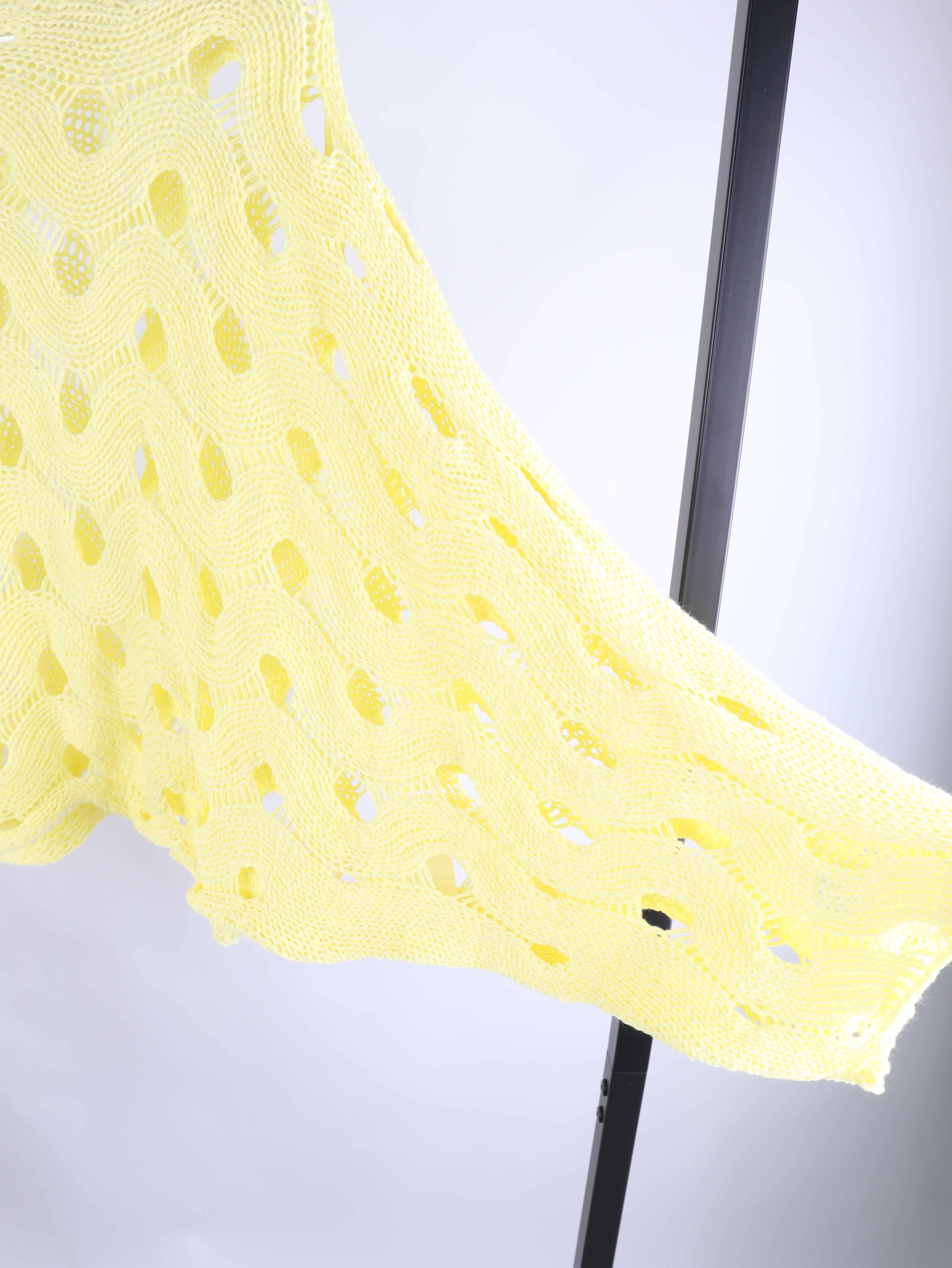 Oversize Lochstrick-Pullover Wellen
