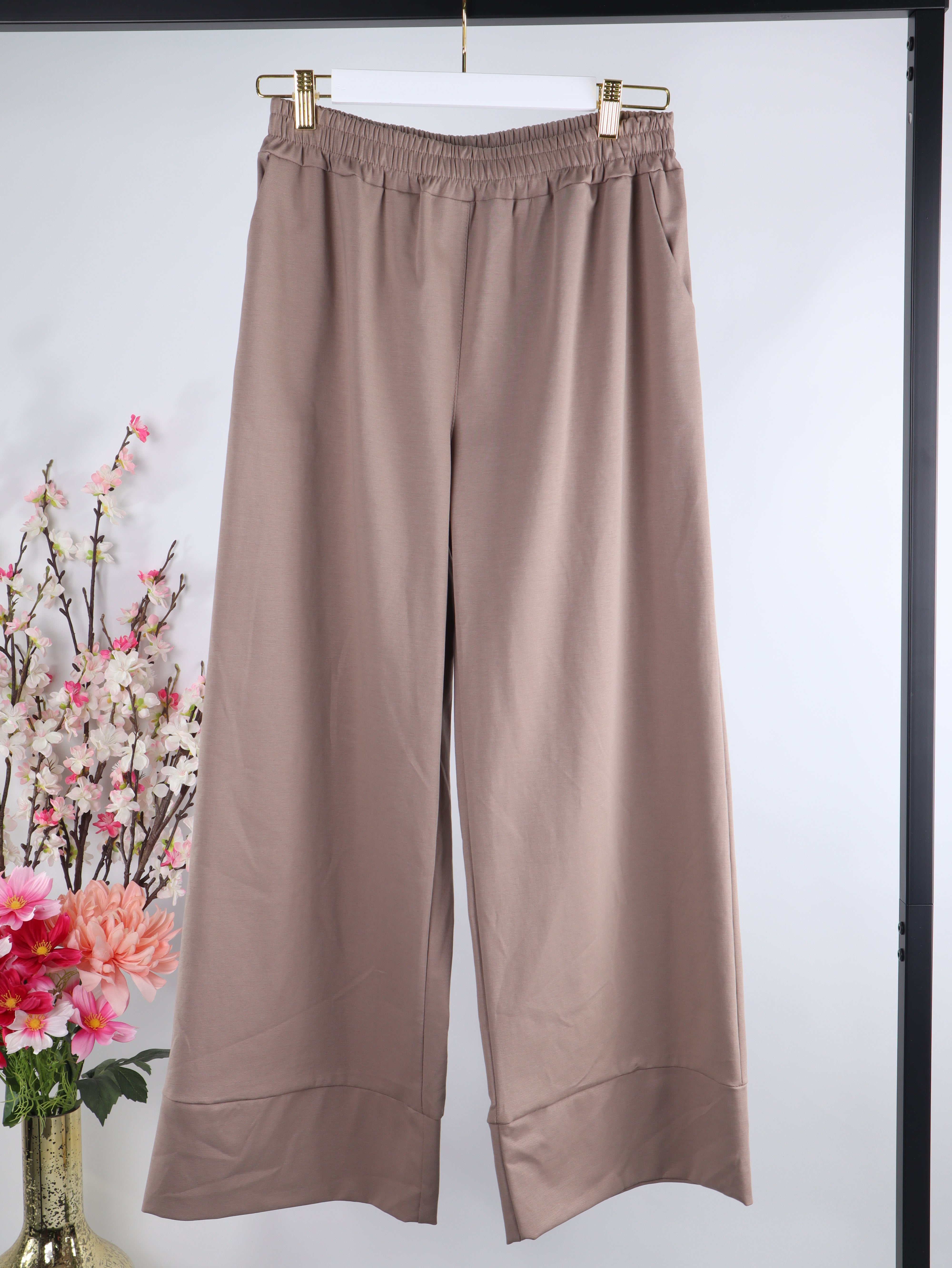 Wide Leg Hose