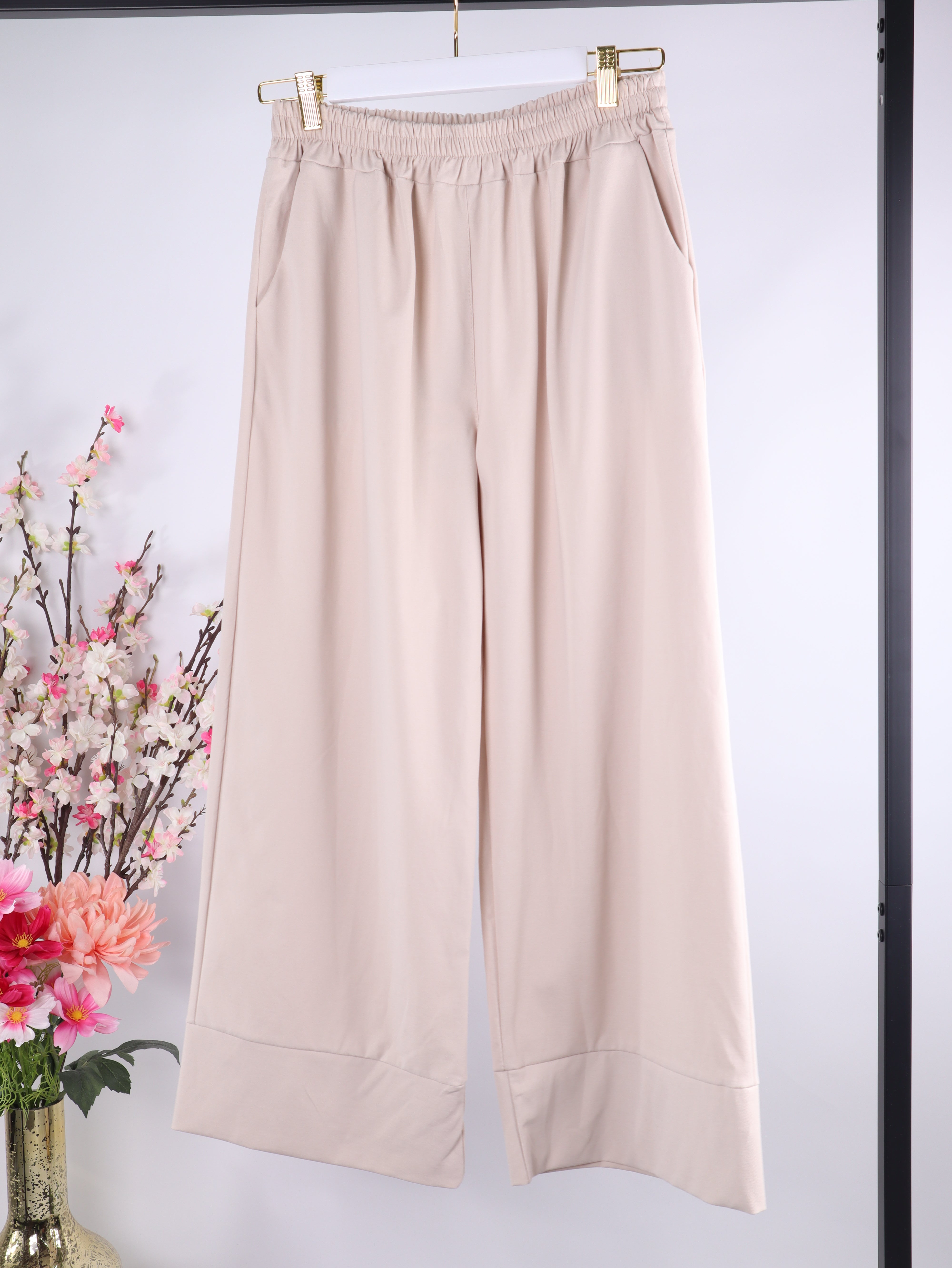 Wide Leg Hose