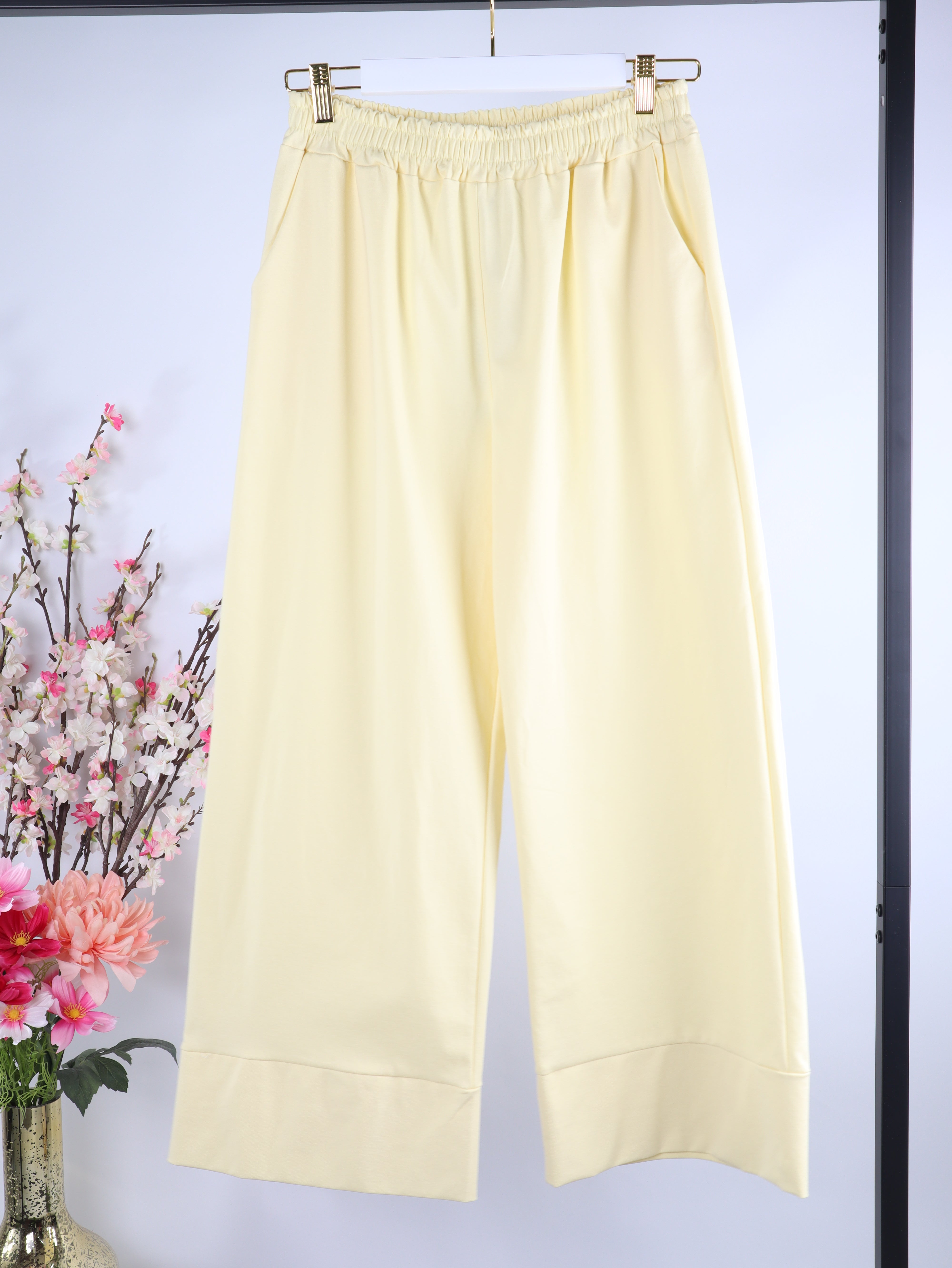 Wide Leg Hose