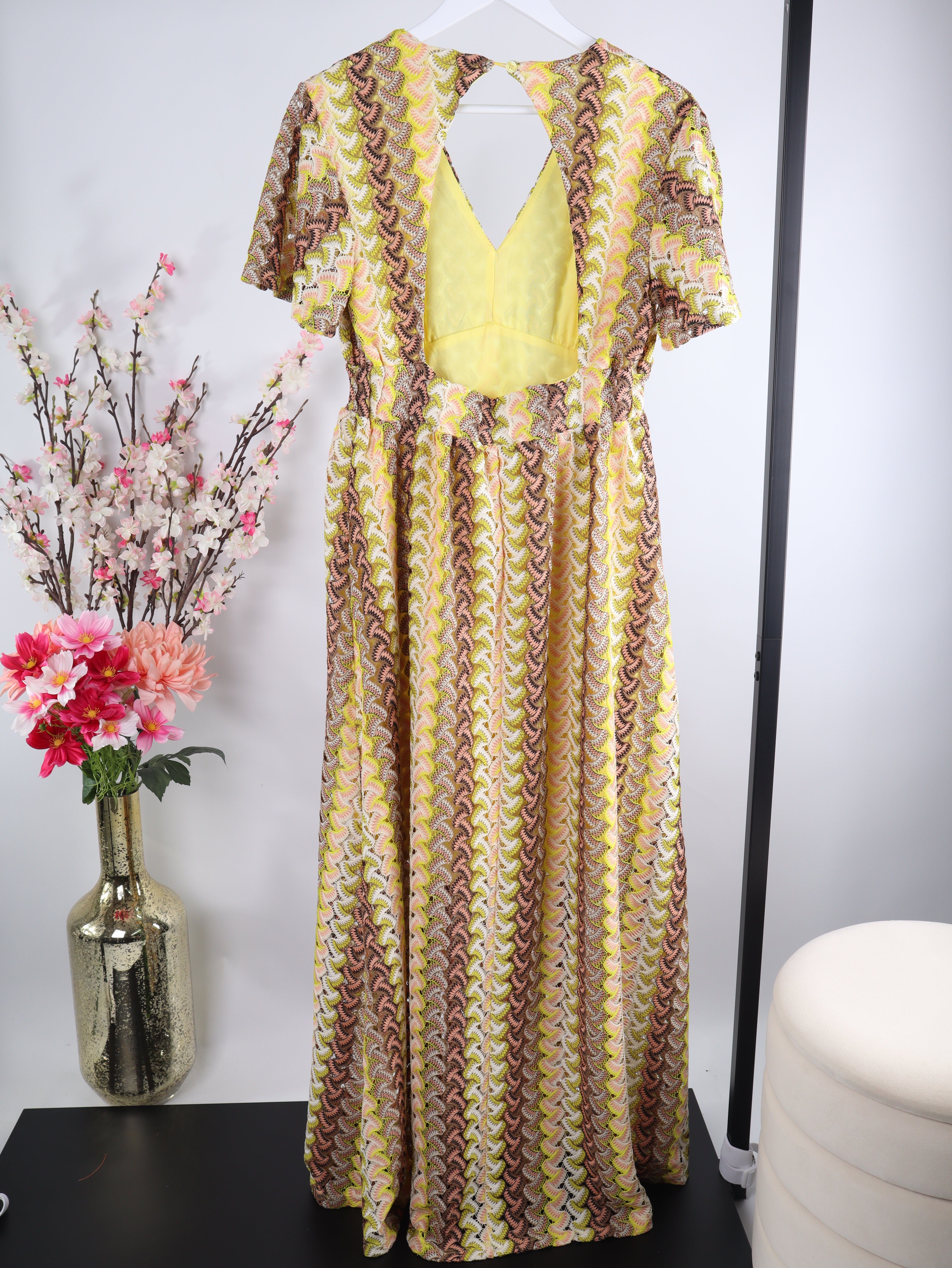 Boho-Maxikleid im Retro-Wellenmuster mit Rückenausschnitt