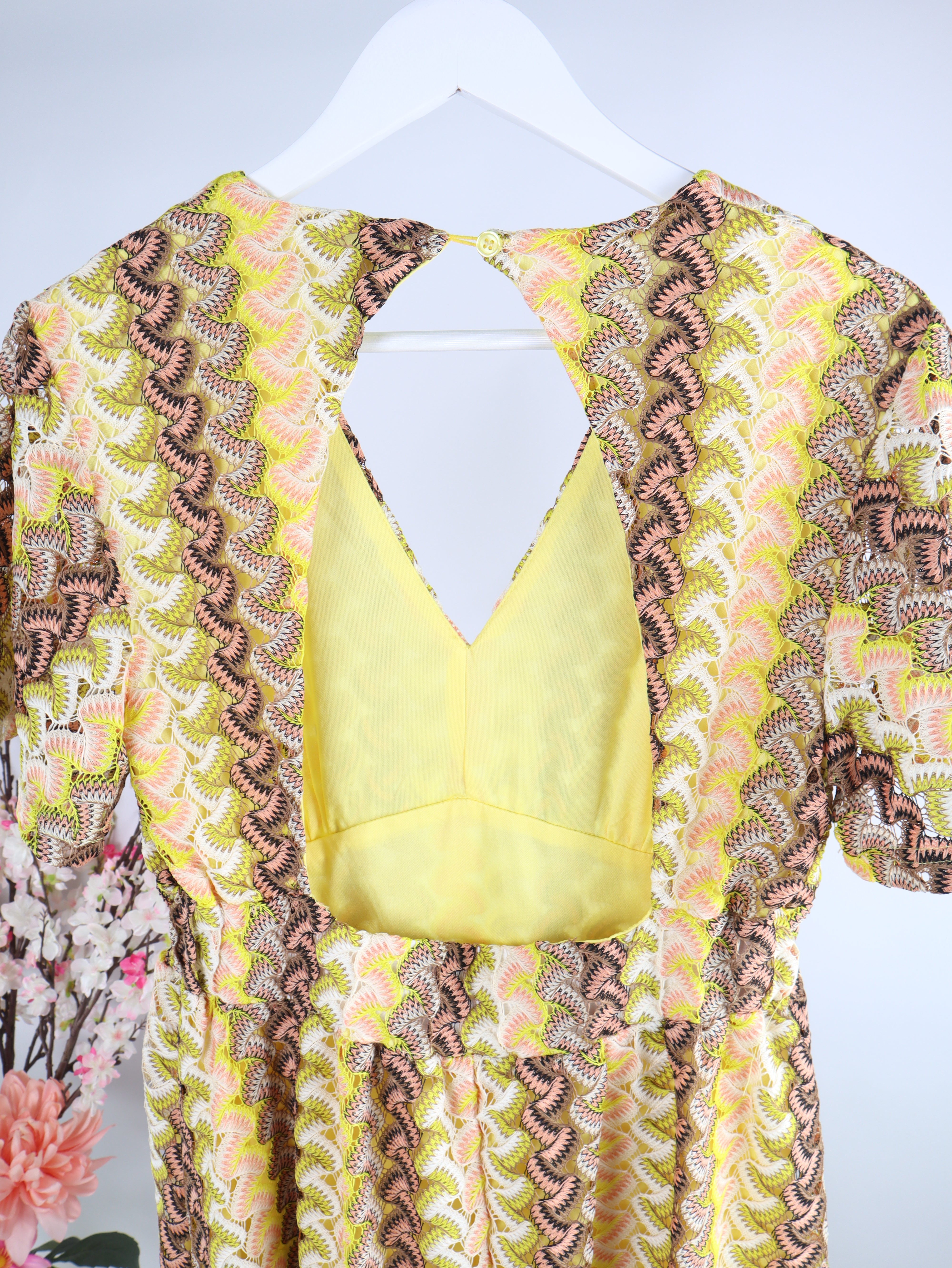 Boho-Maxikleid im Retro-Wellenmuster mit Rückenausschnitt