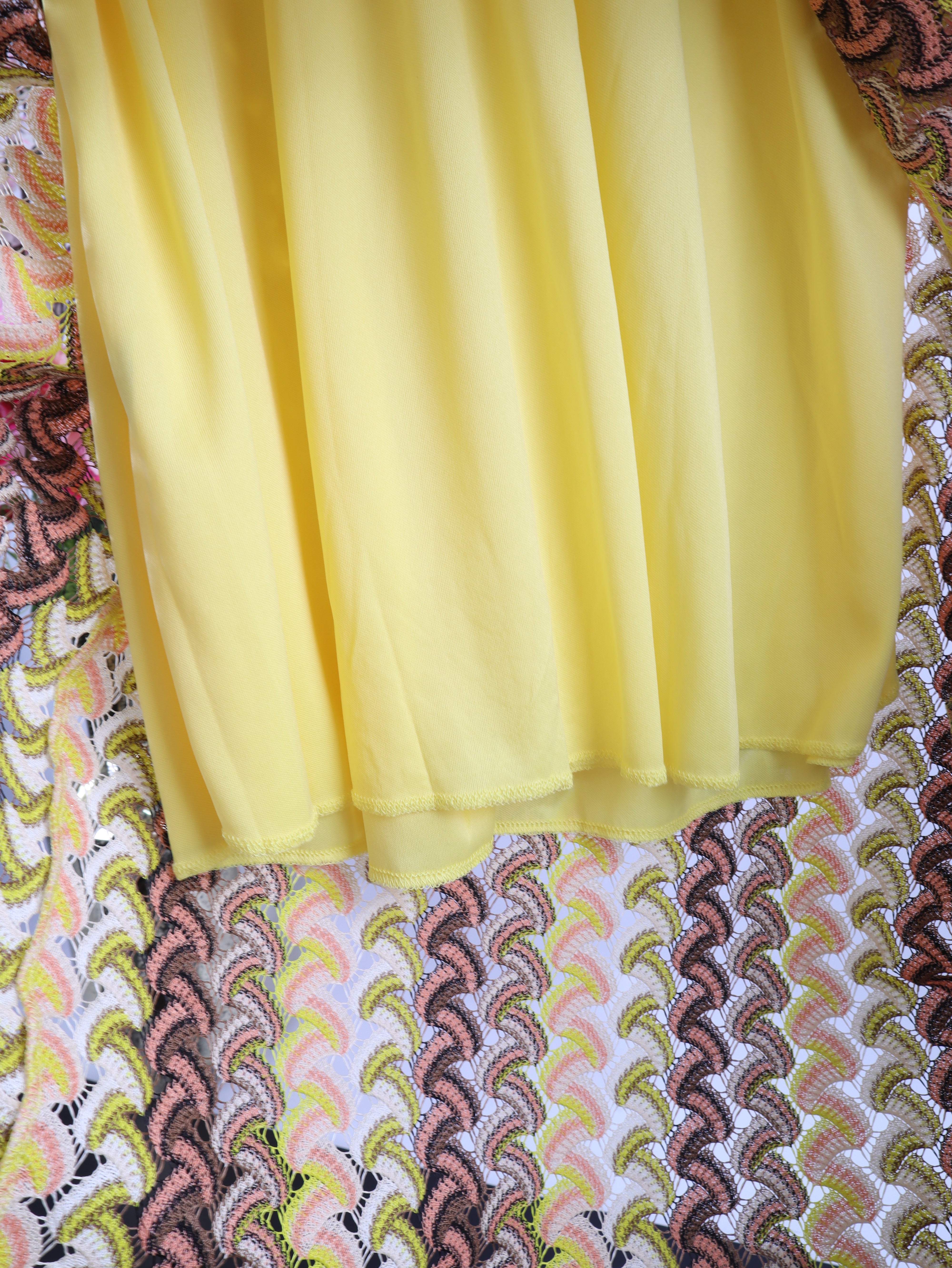 Boho-Maxikleid im Retro-Wellenmuster mit Rückenausschnitt