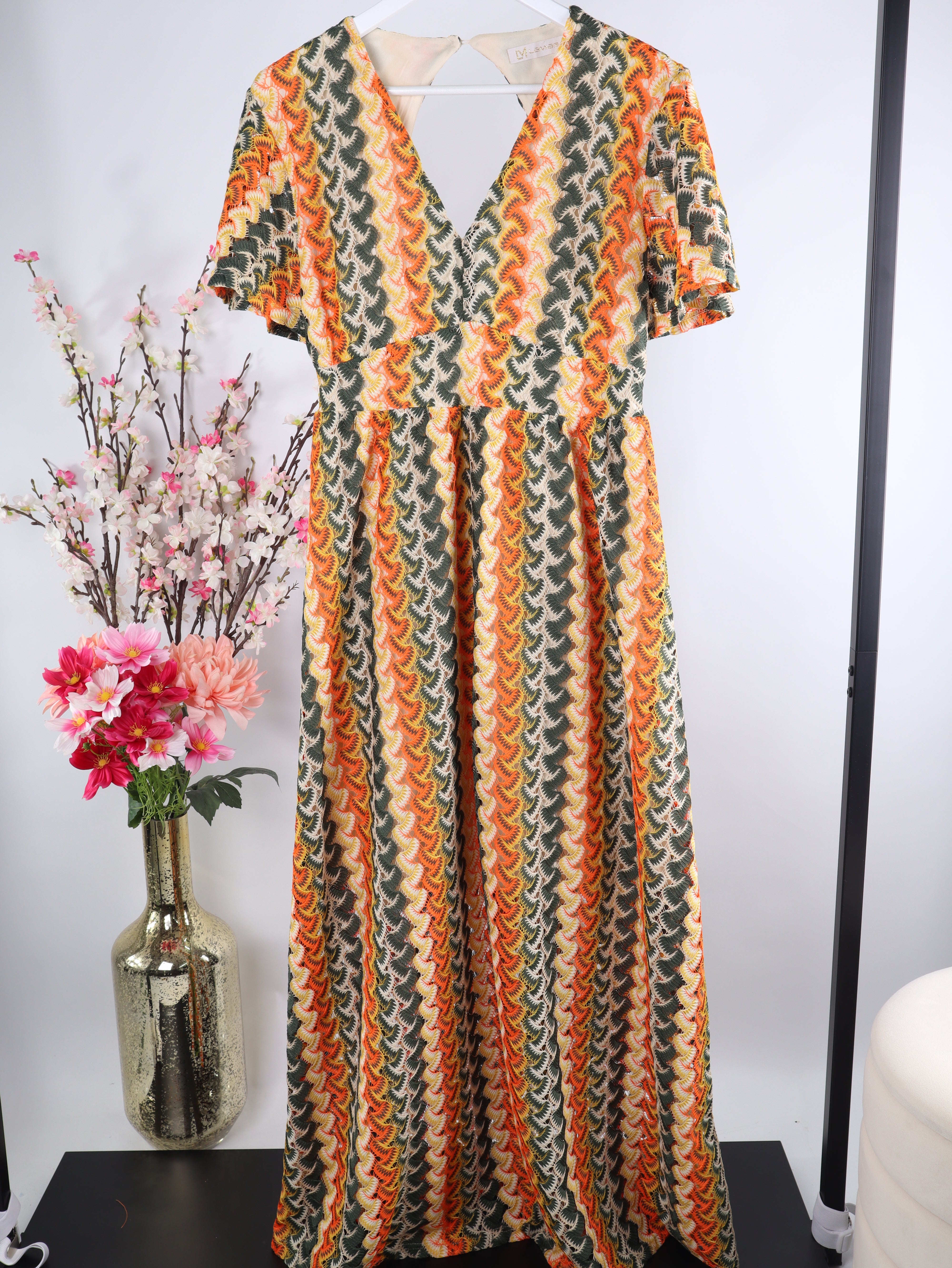 Boho-Maxikleid im Retro-Wellenmuster mit Rückenausschnitt