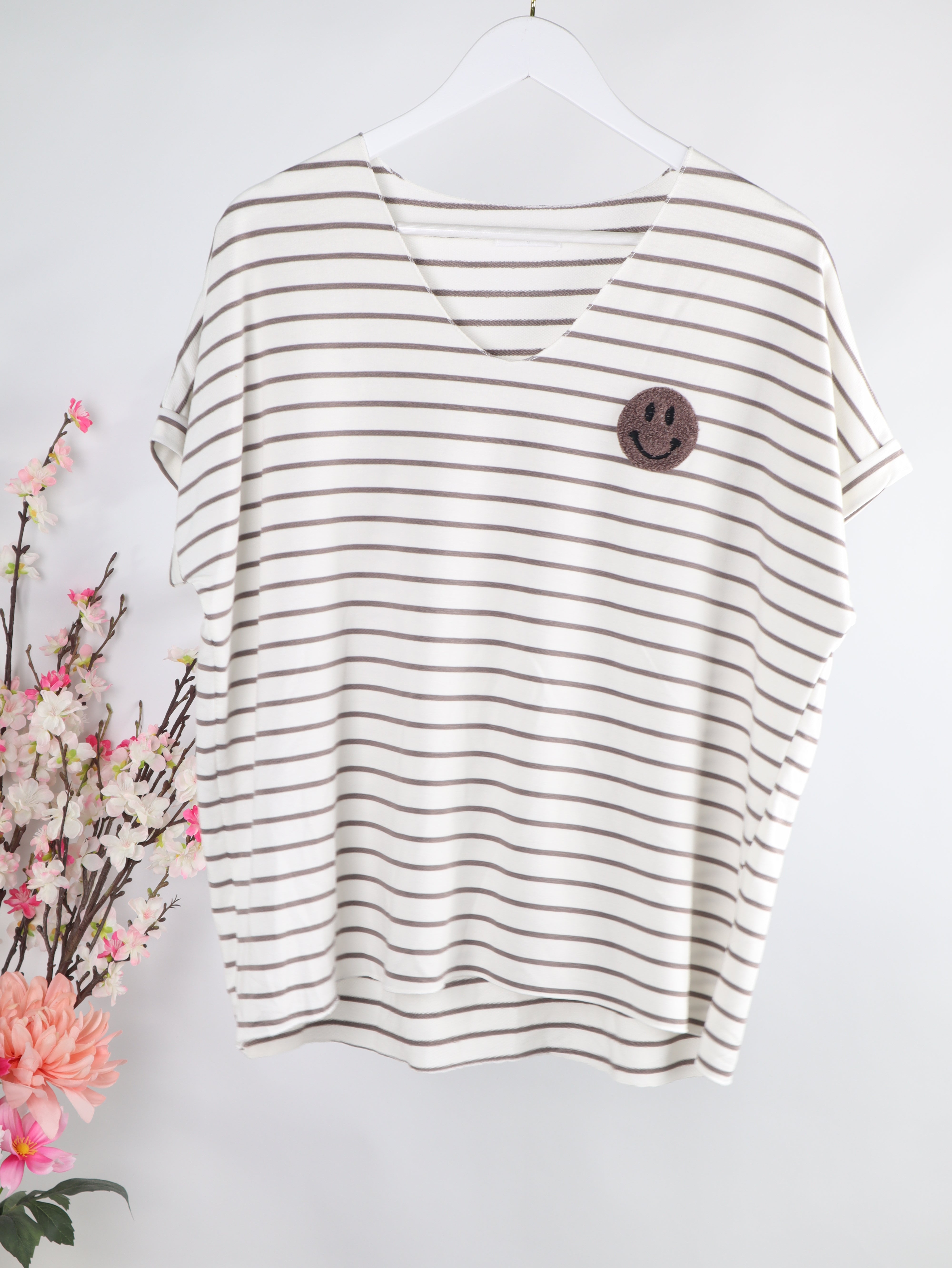 Gestreiftes Shirt mit Smiley-Patch