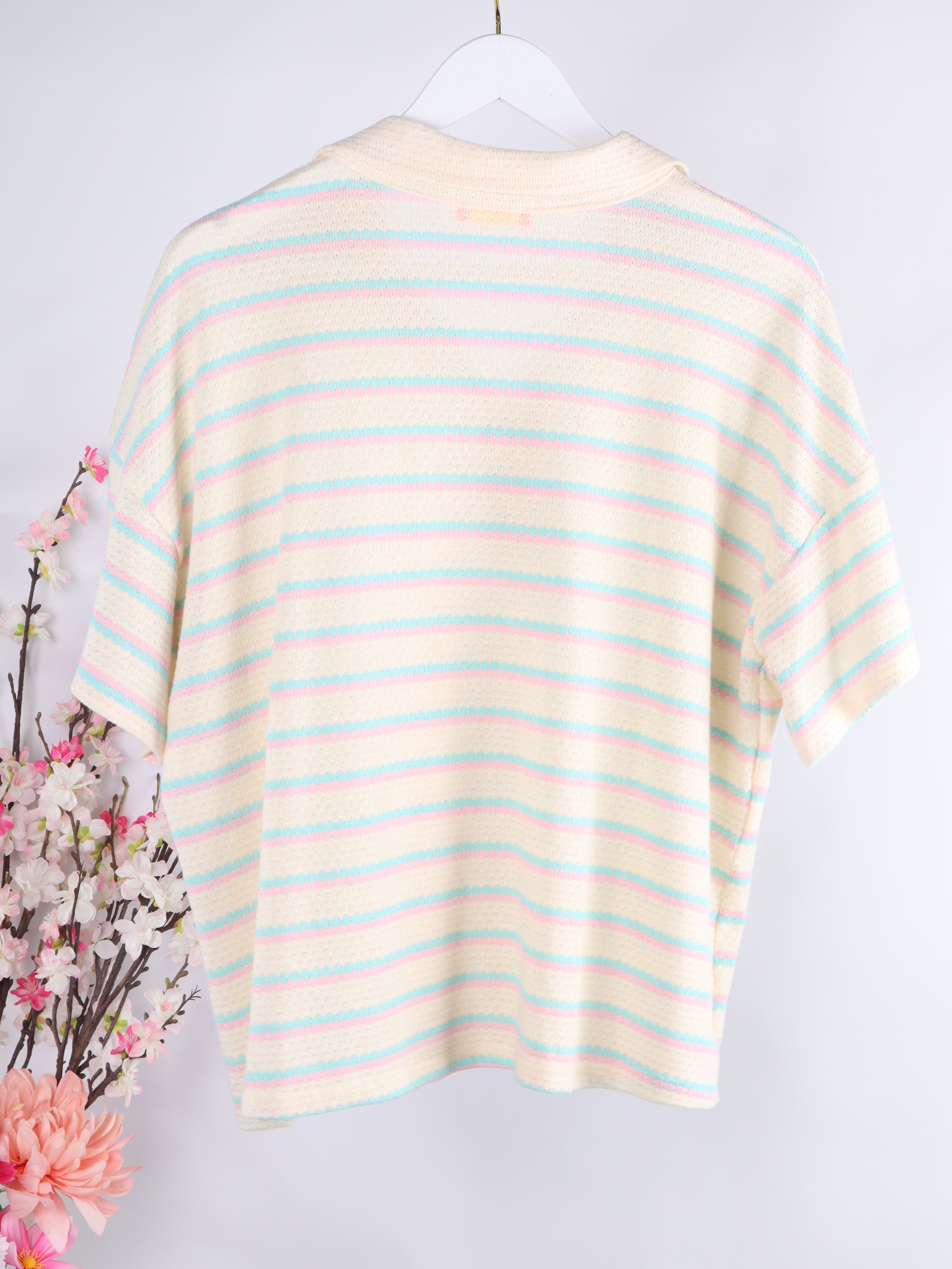 Oversize Strick-Poloshirt mit Pastell-Streifen