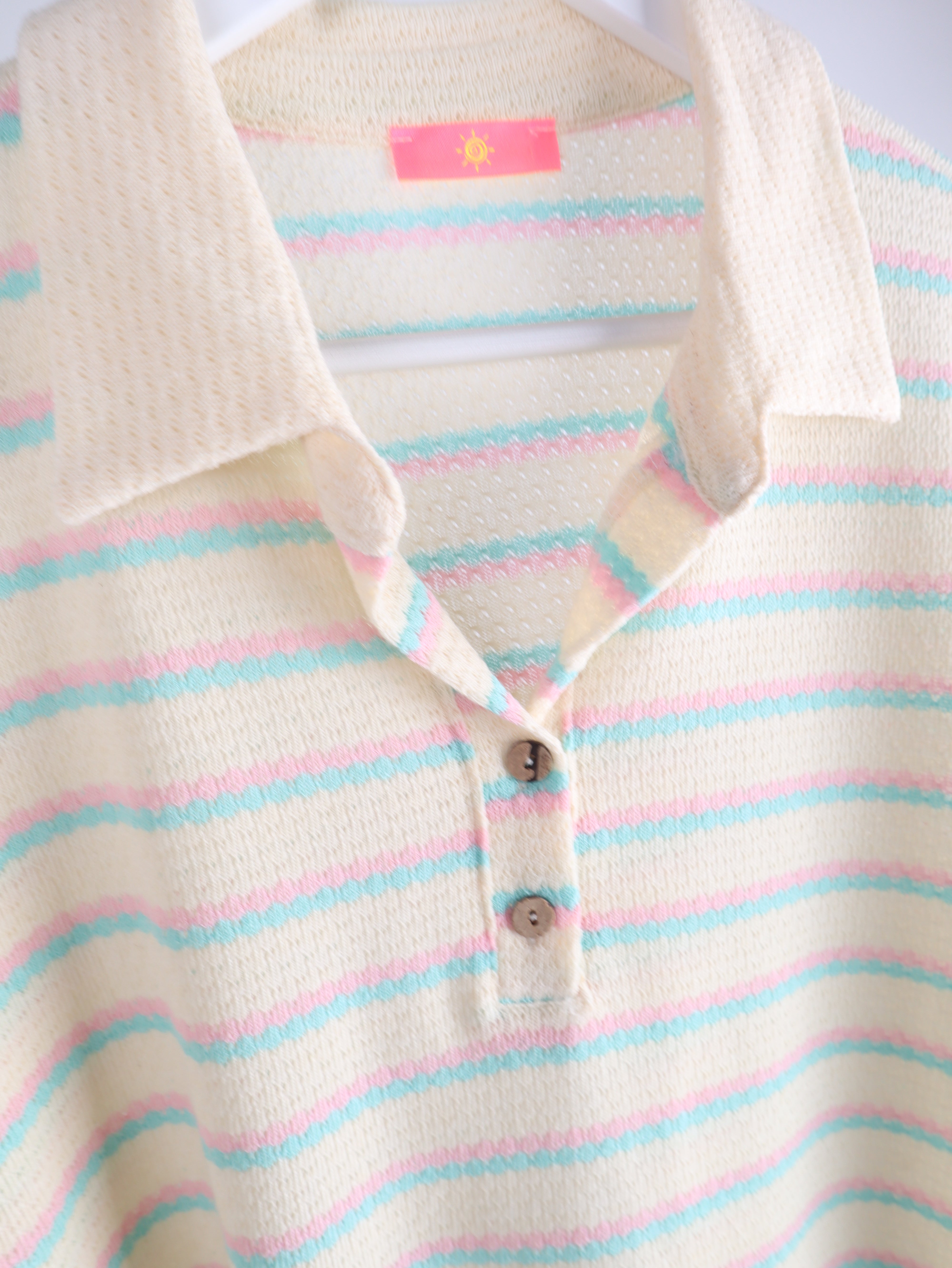 Oversize Strick-Poloshirt mit Pastell-Streifen