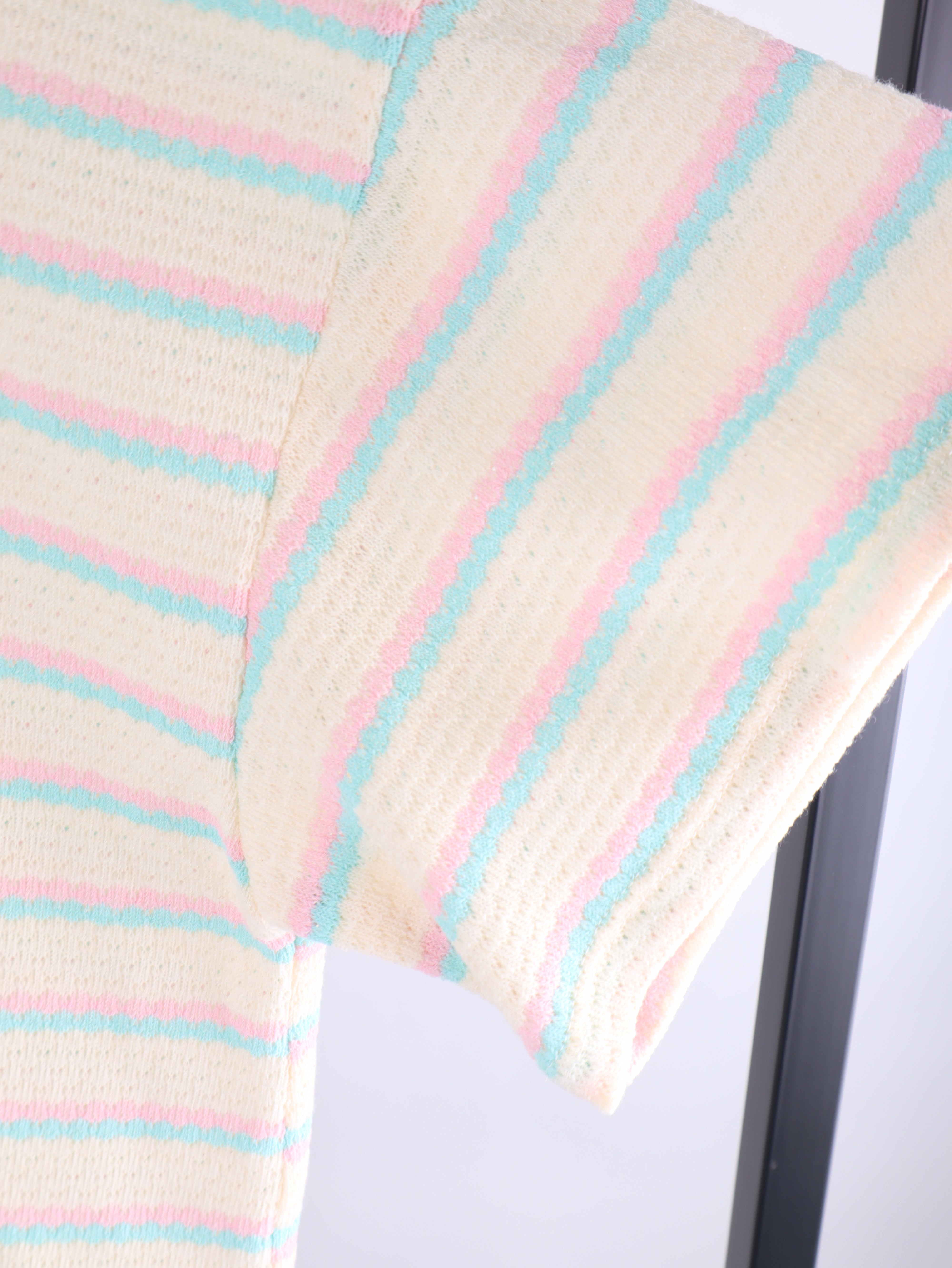 Oversize Strick-Poloshirt mit Pastell-Streifen