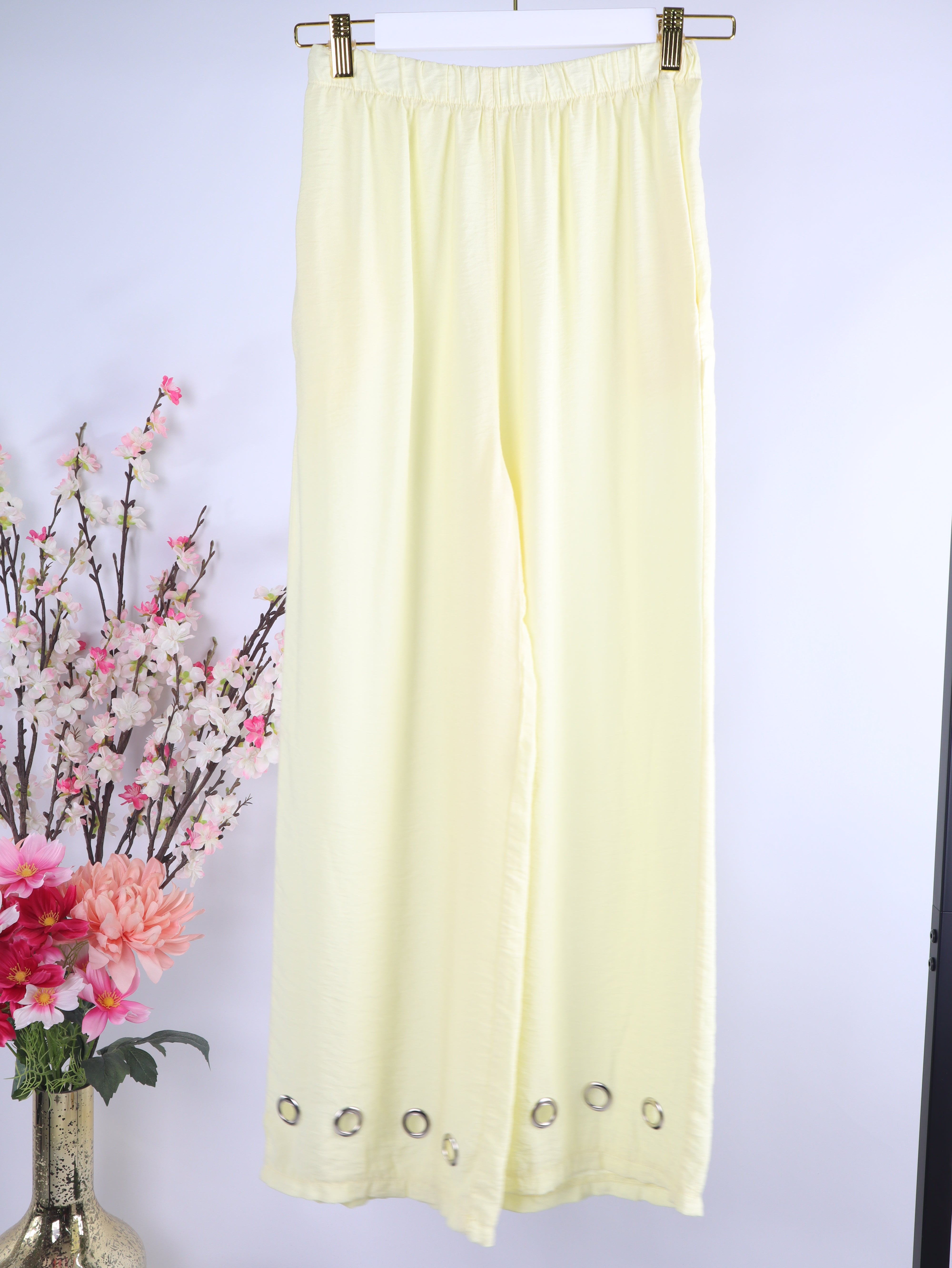 Stoffhose mit Ösen