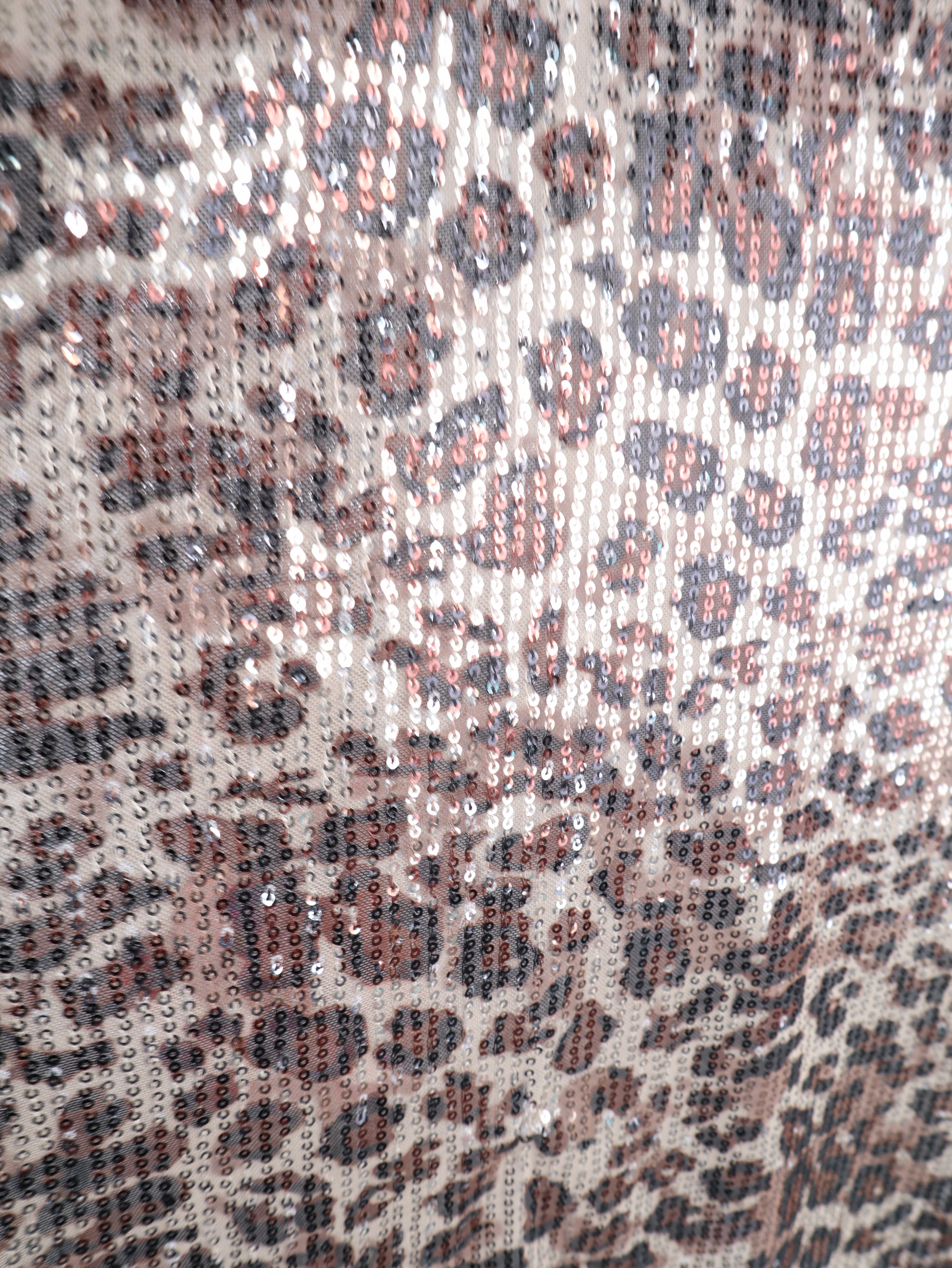 Pailletten-Shirt mit Leo-Muster