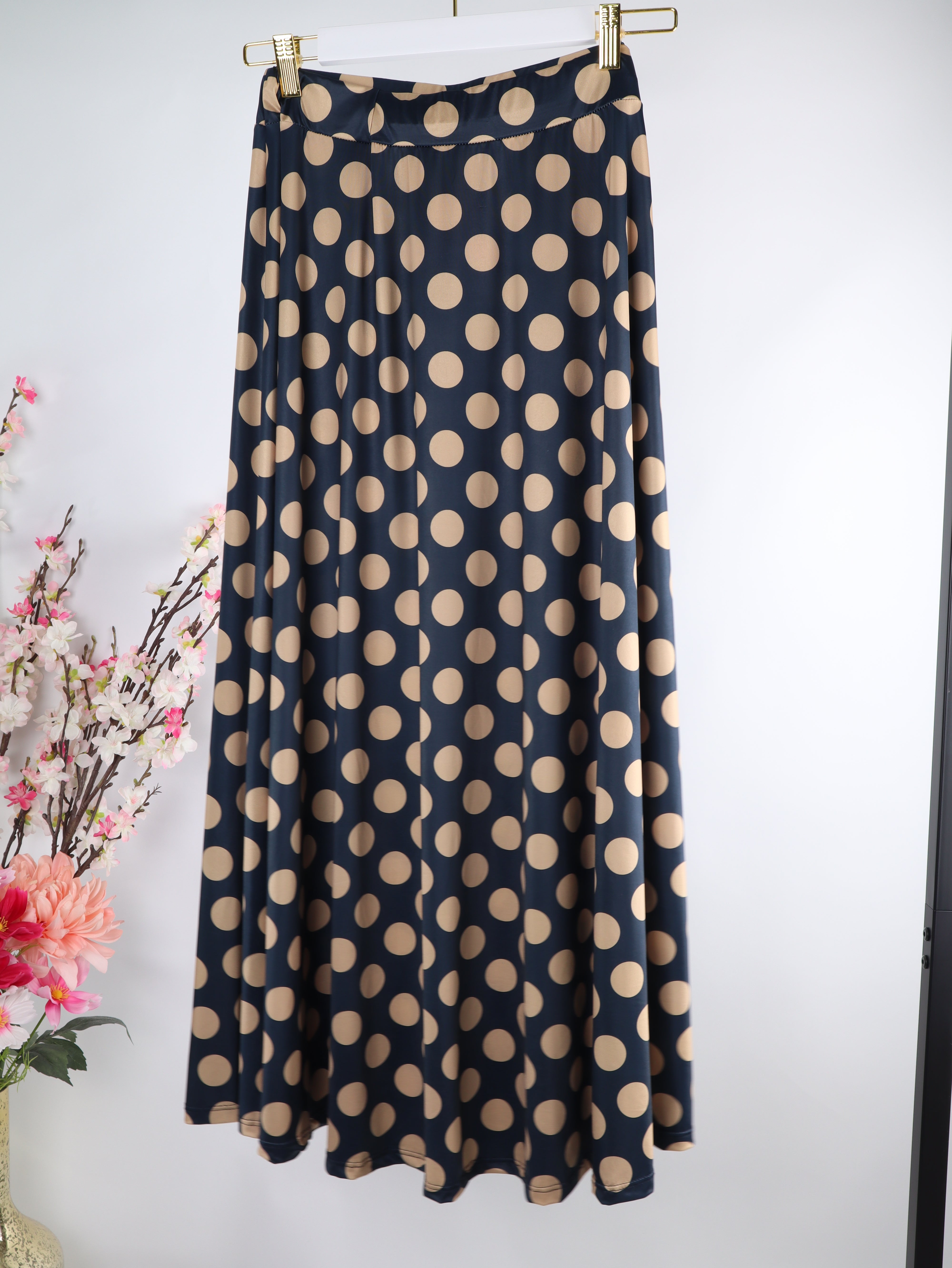 Polka-Dot Maxirock – Knitterfreie Kofferware