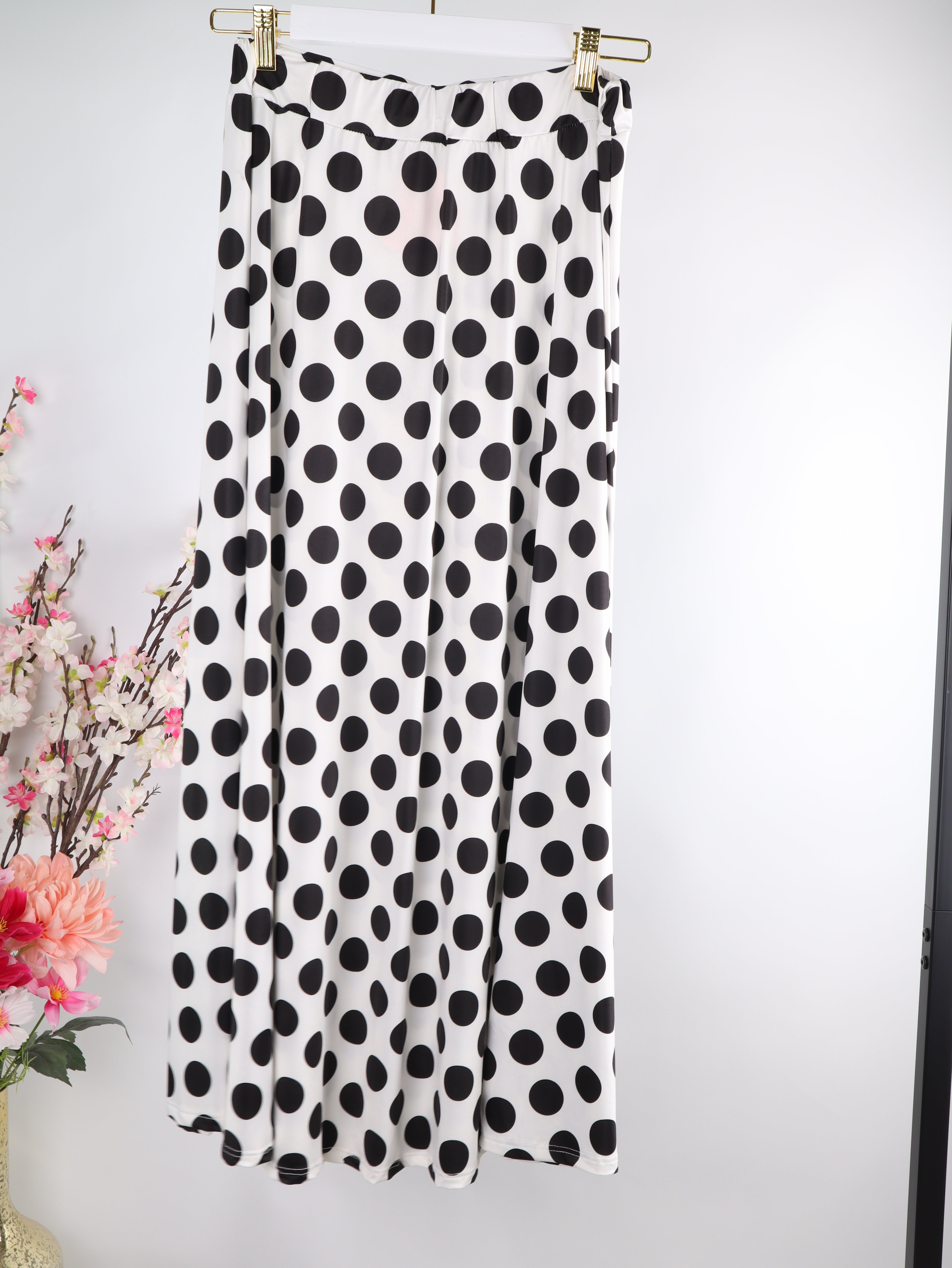 Polka-Dot Maxirock – Knitterfreie Kofferware