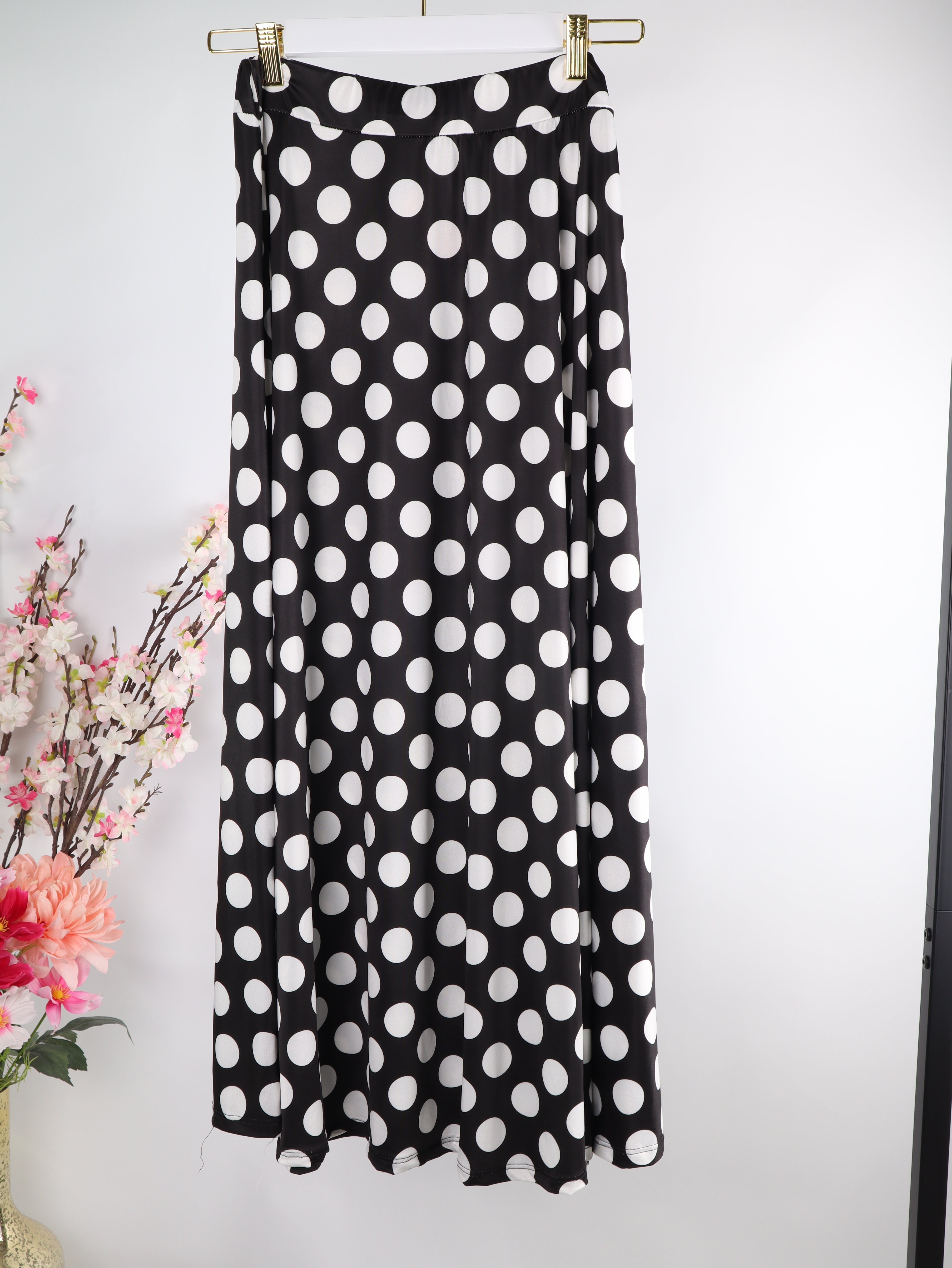Polka-Dot Maxirock – Knitterfreie Kofferware