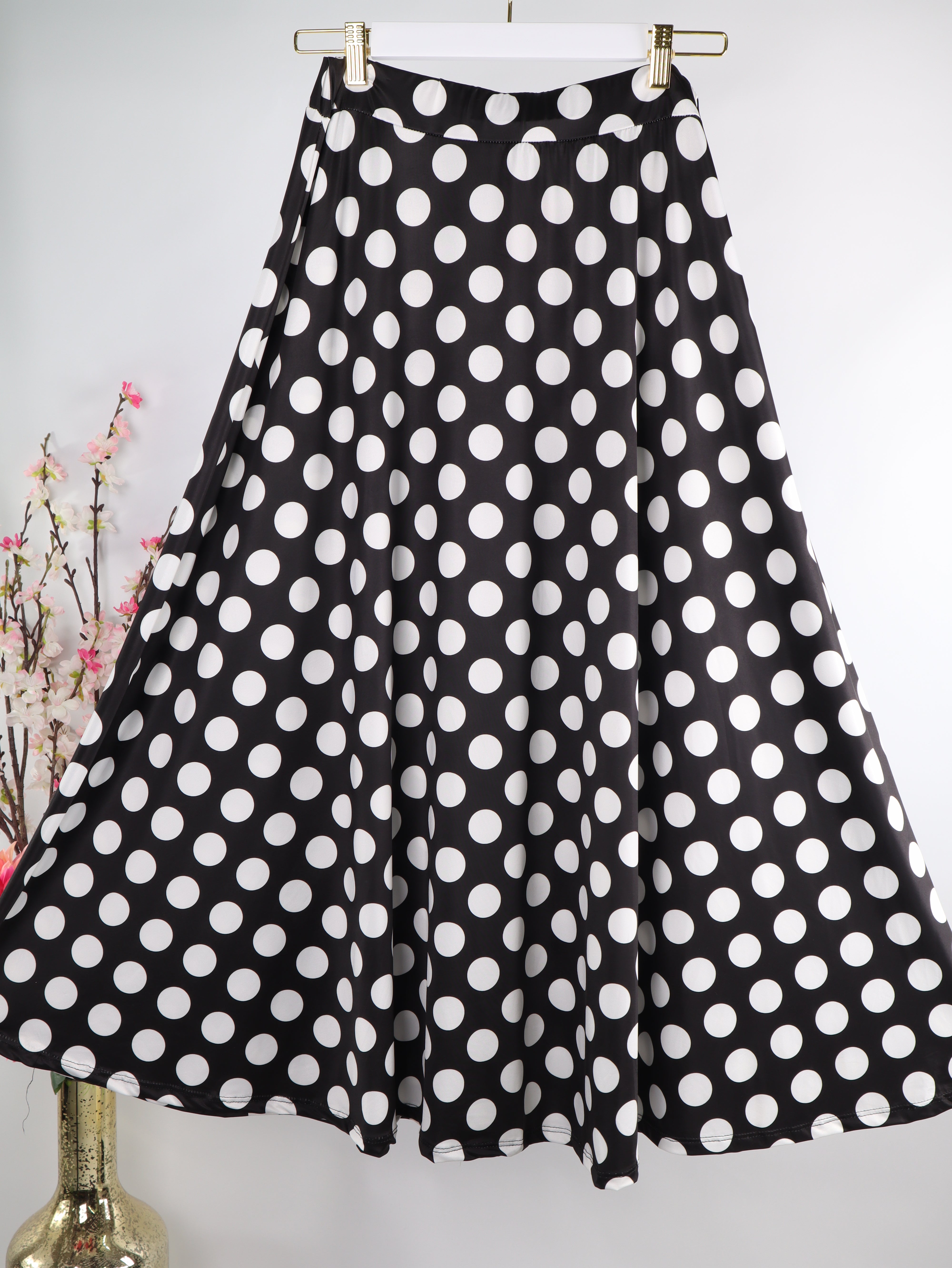 Polka-Dot Maxirock – Knitterfreie Kofferware