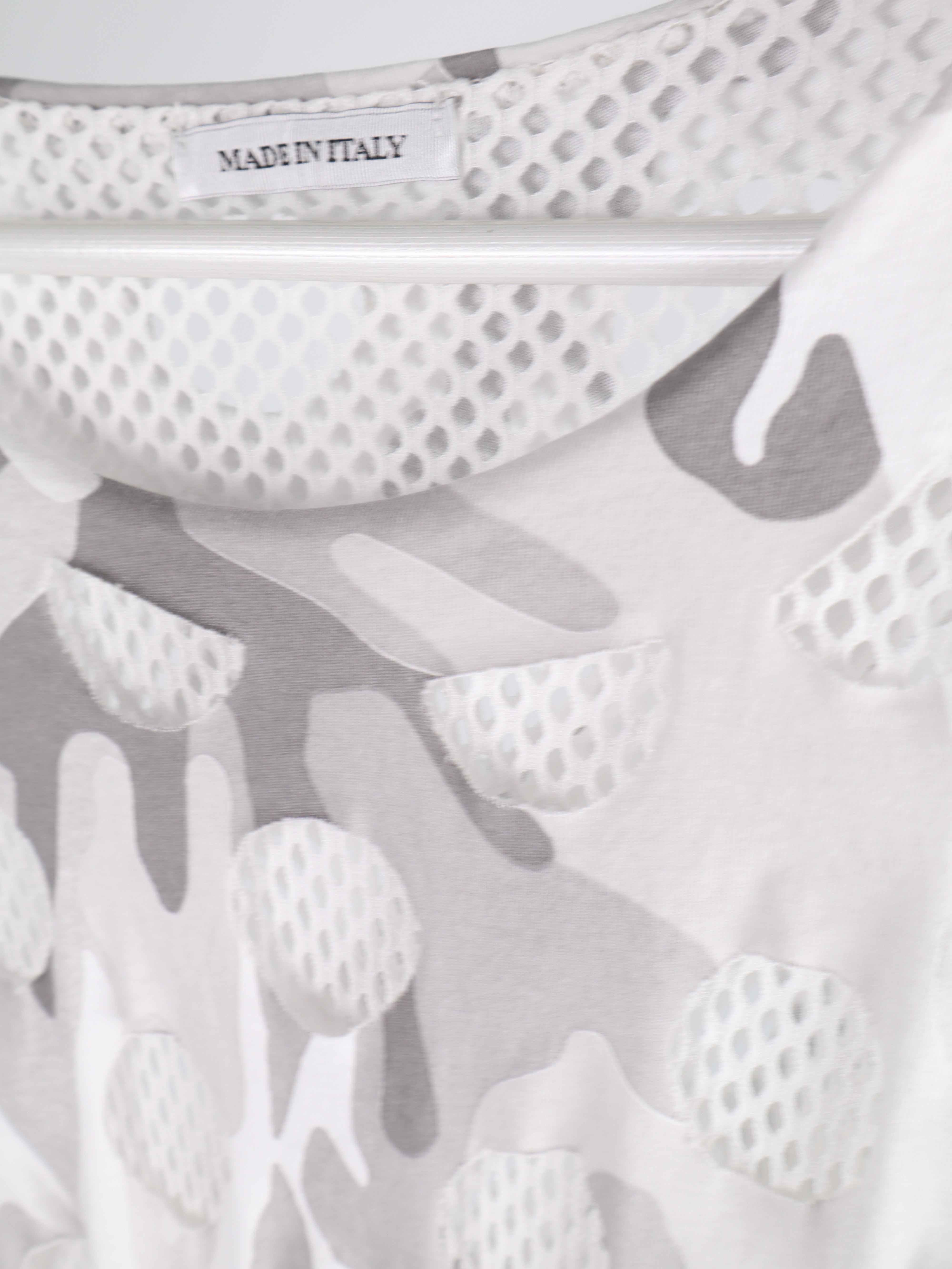 Oversize Shirt Camouflage mit 3D Lochmuster