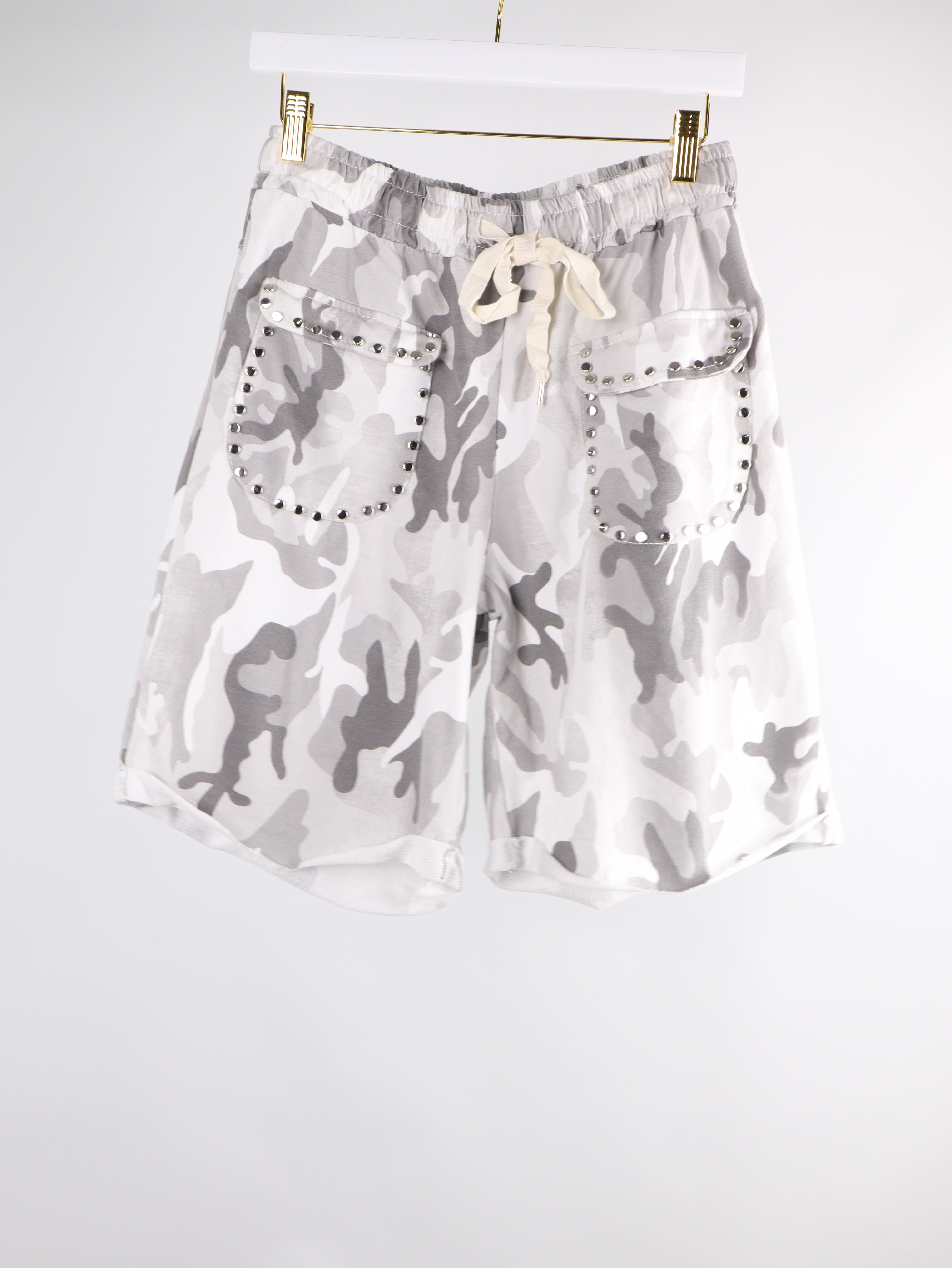 Shorts Camouflage mit Nieten