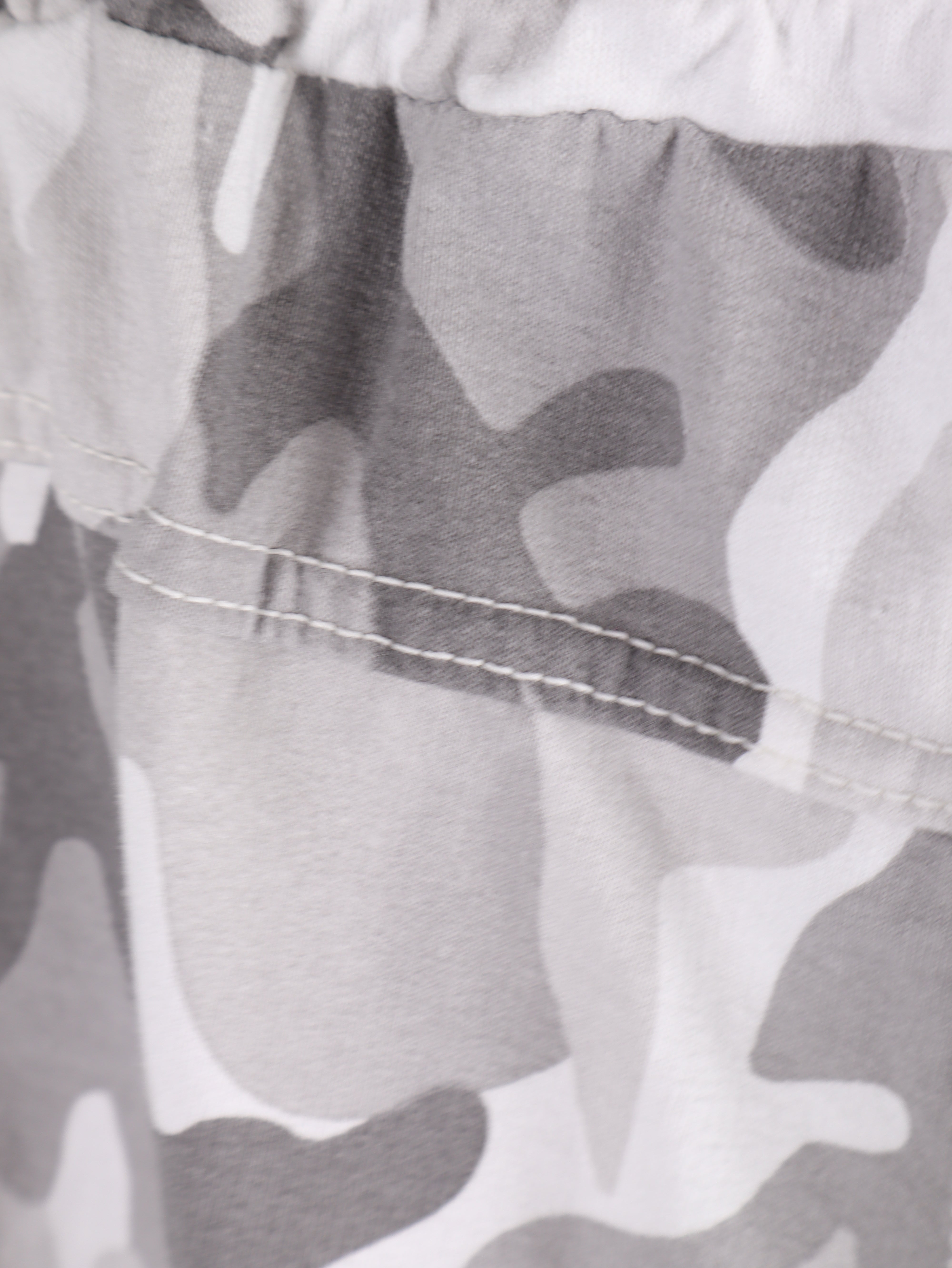 Shorts Camouflage mit Nieten