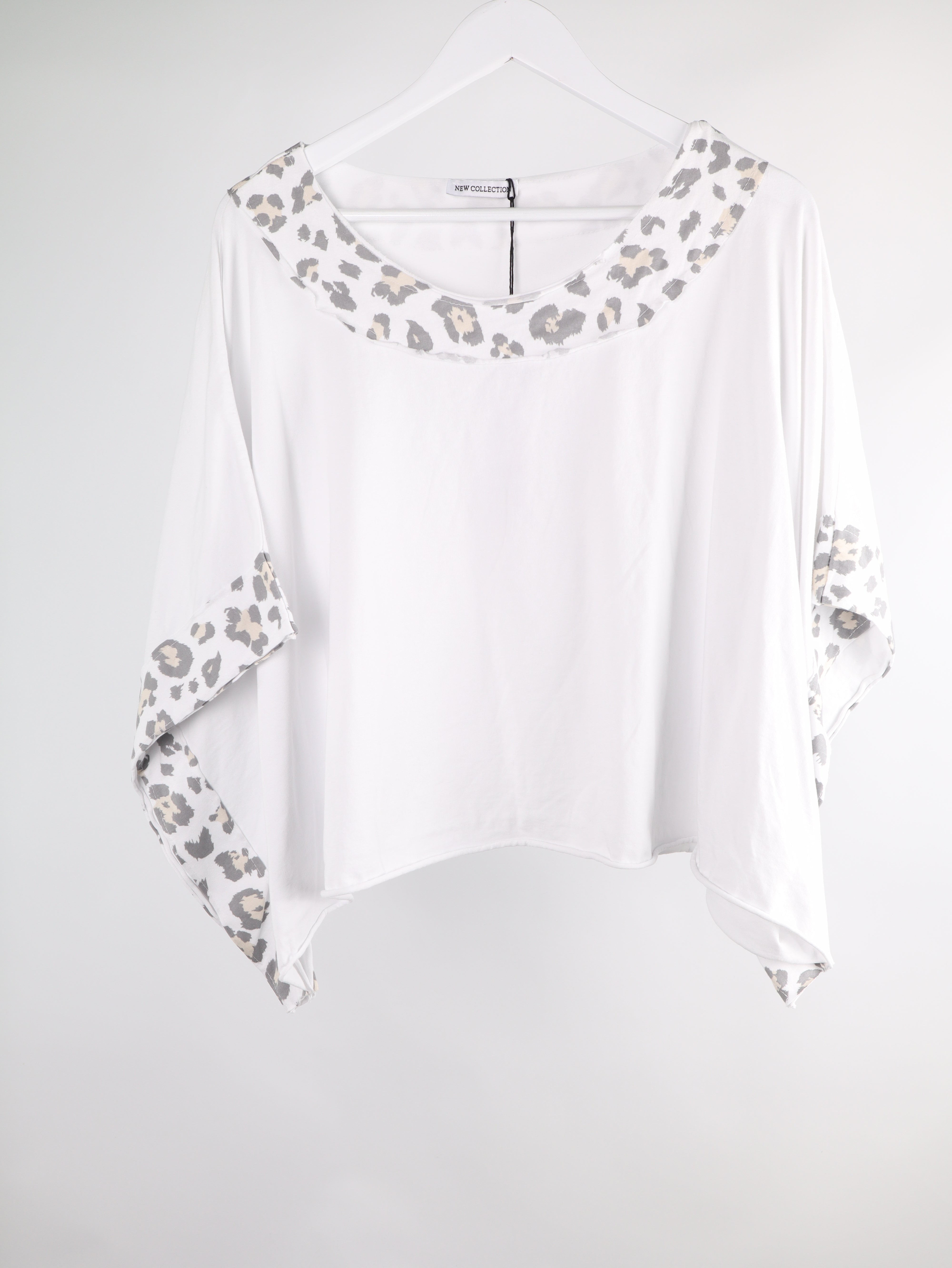 Oversize Poncho Shirt mit Leo-Details