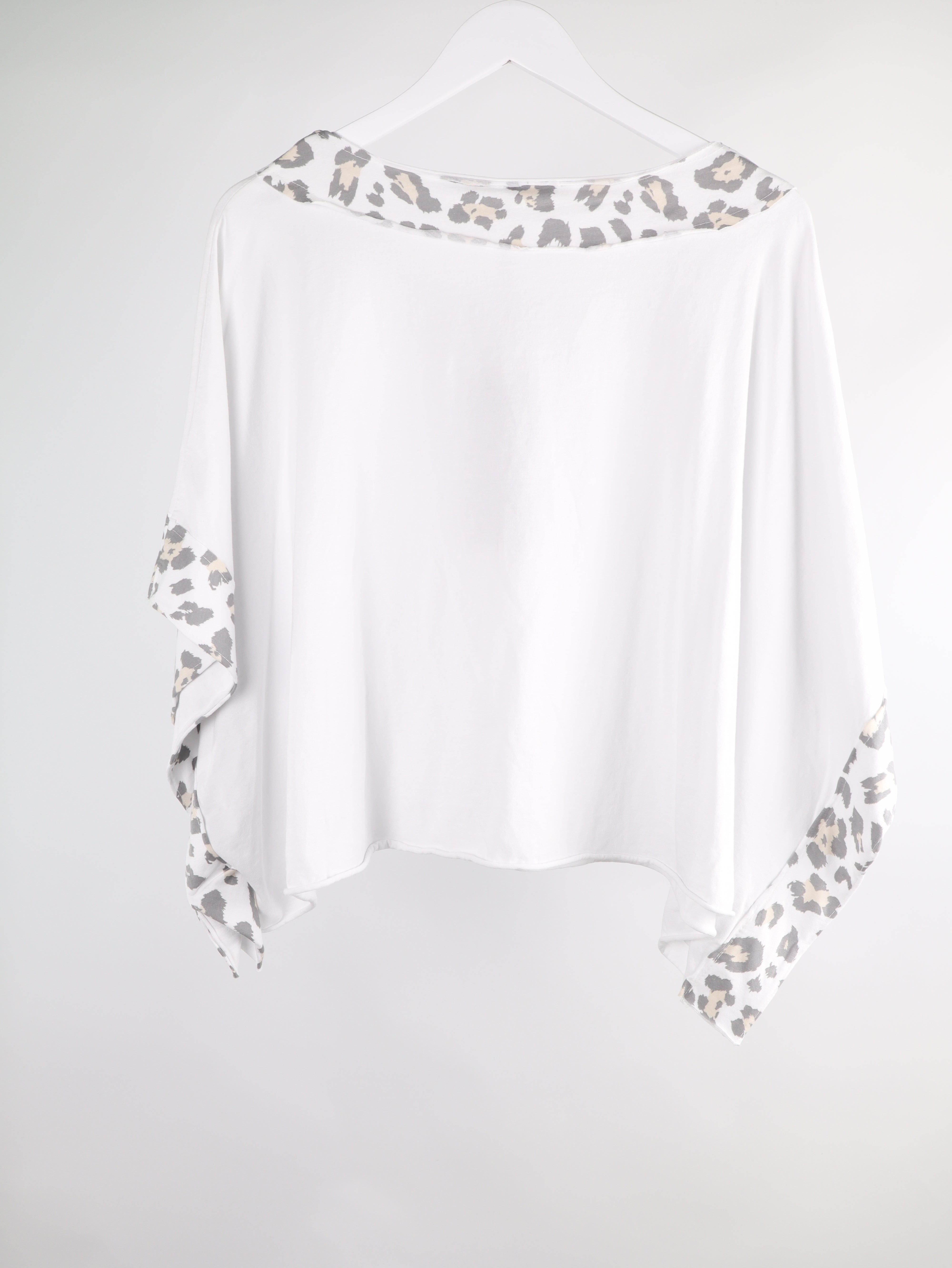 Oversize Poncho Shirt mit Leo-Details