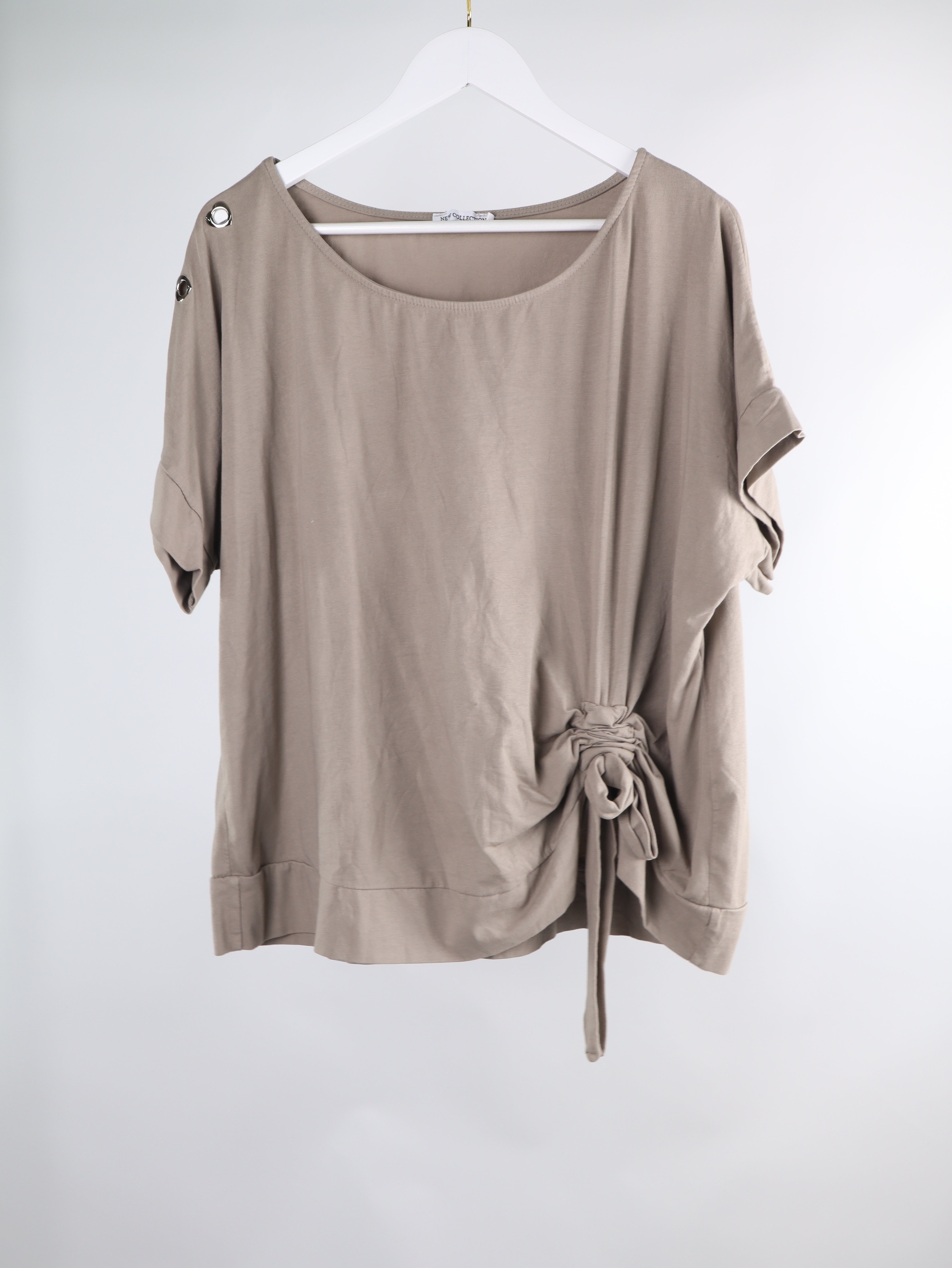 Oversize Shirt mit Herz-Ösen & seitlicher Raffung