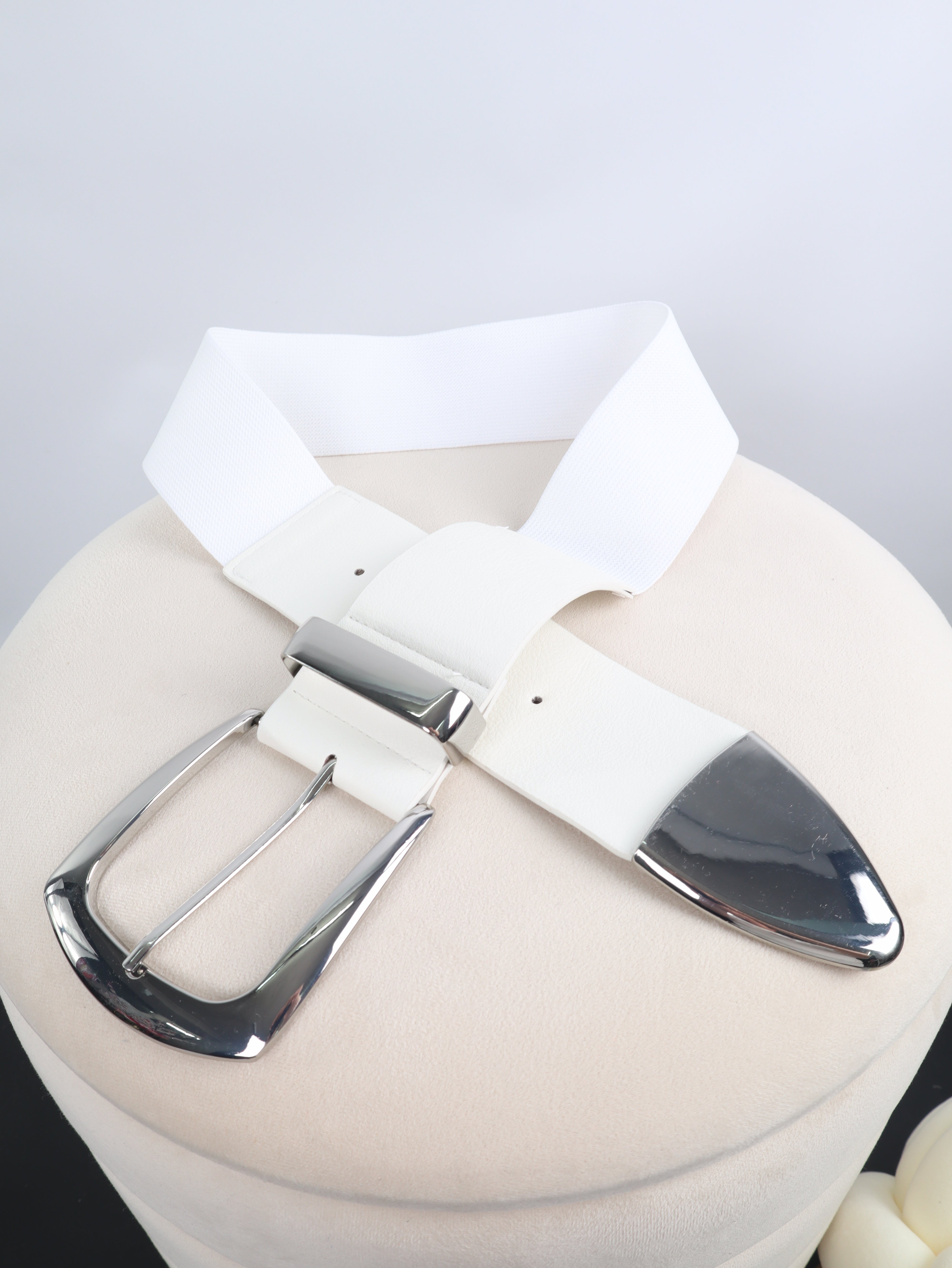 Stretchgürtel – Breite Taille & Silber-Akzente