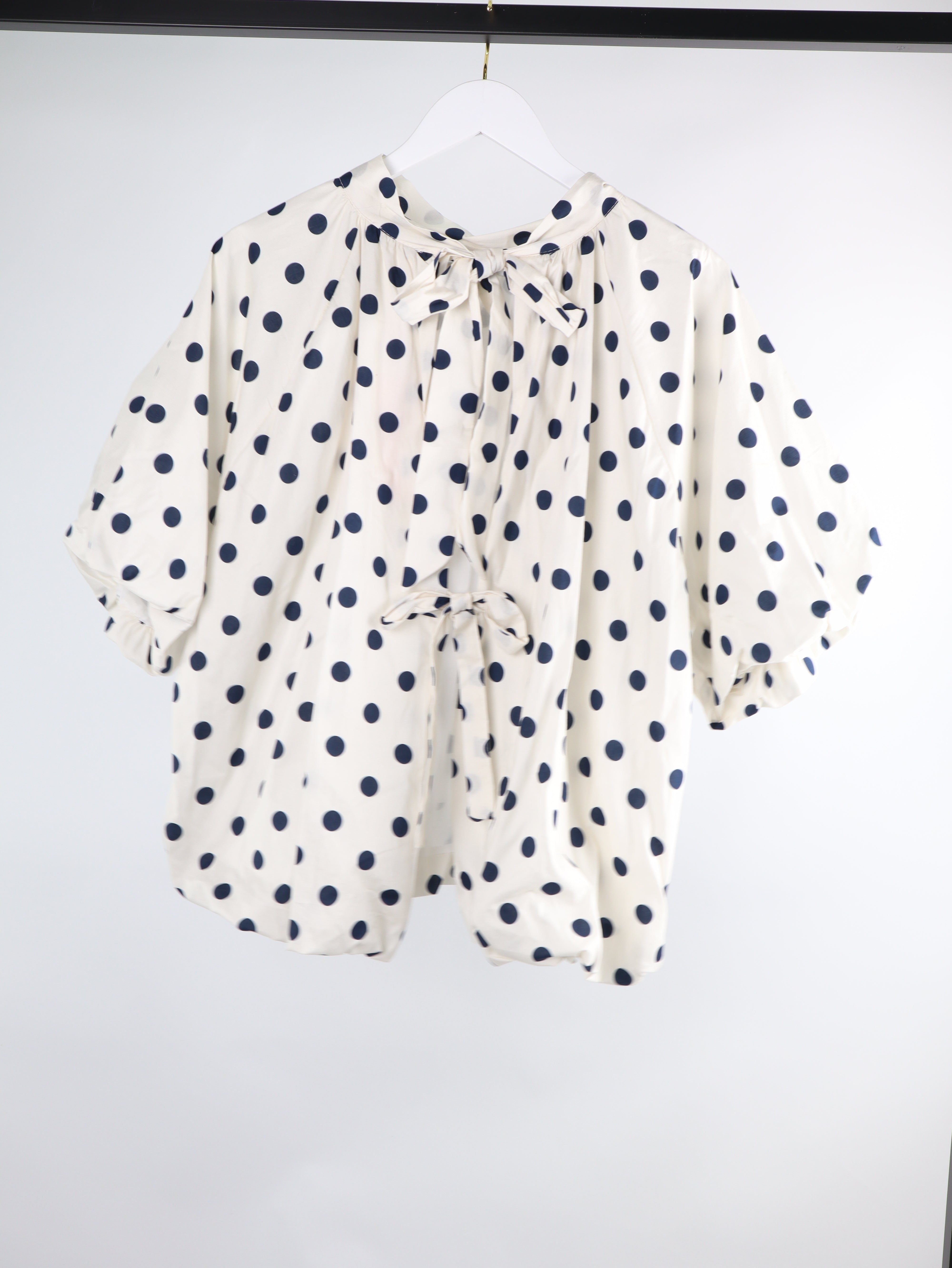 Oversize Polka-Dot Bluse mit Rückenschleifen