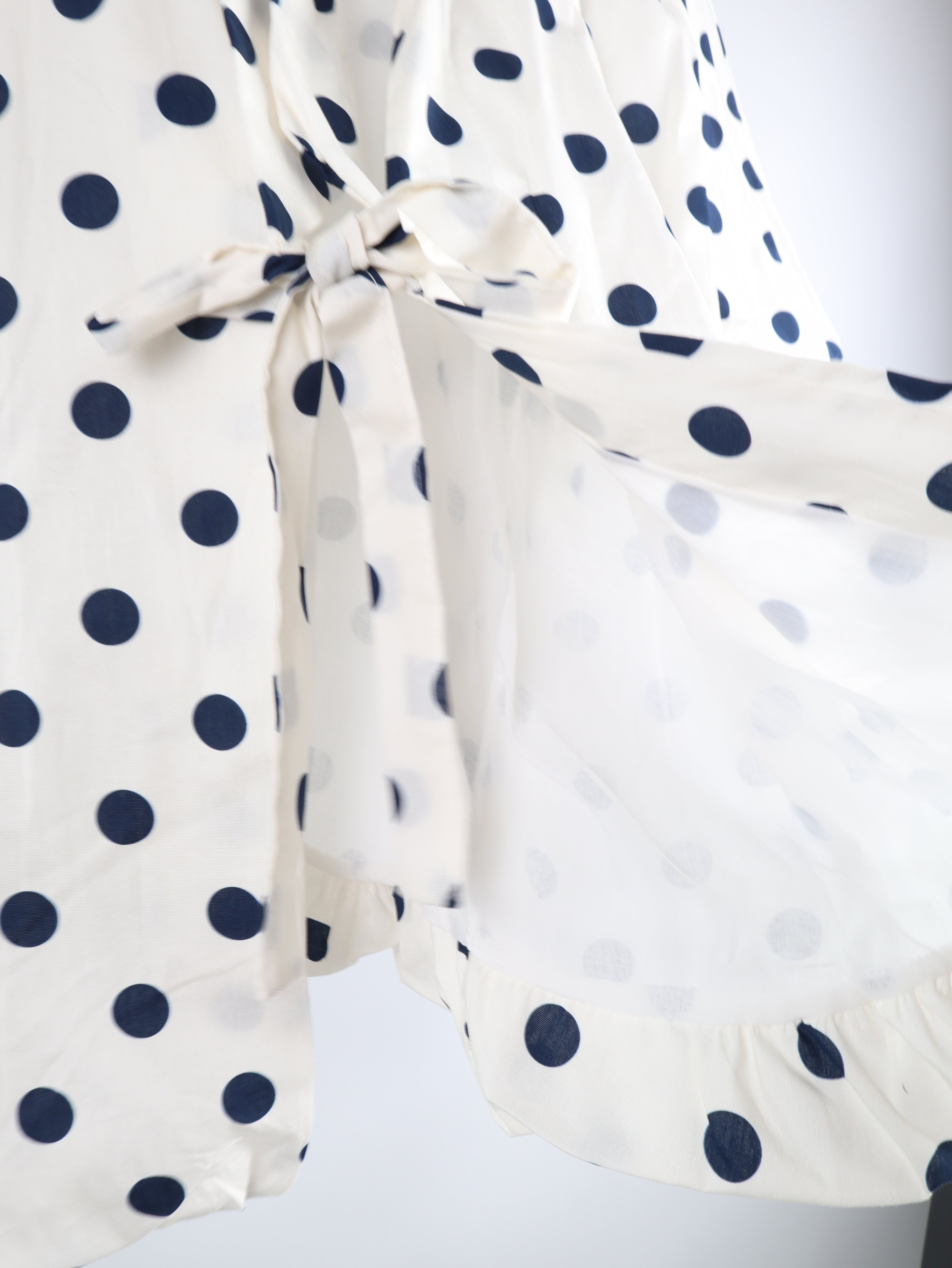 Oversize Polka-Dot Bluse mit Rückenschleifen